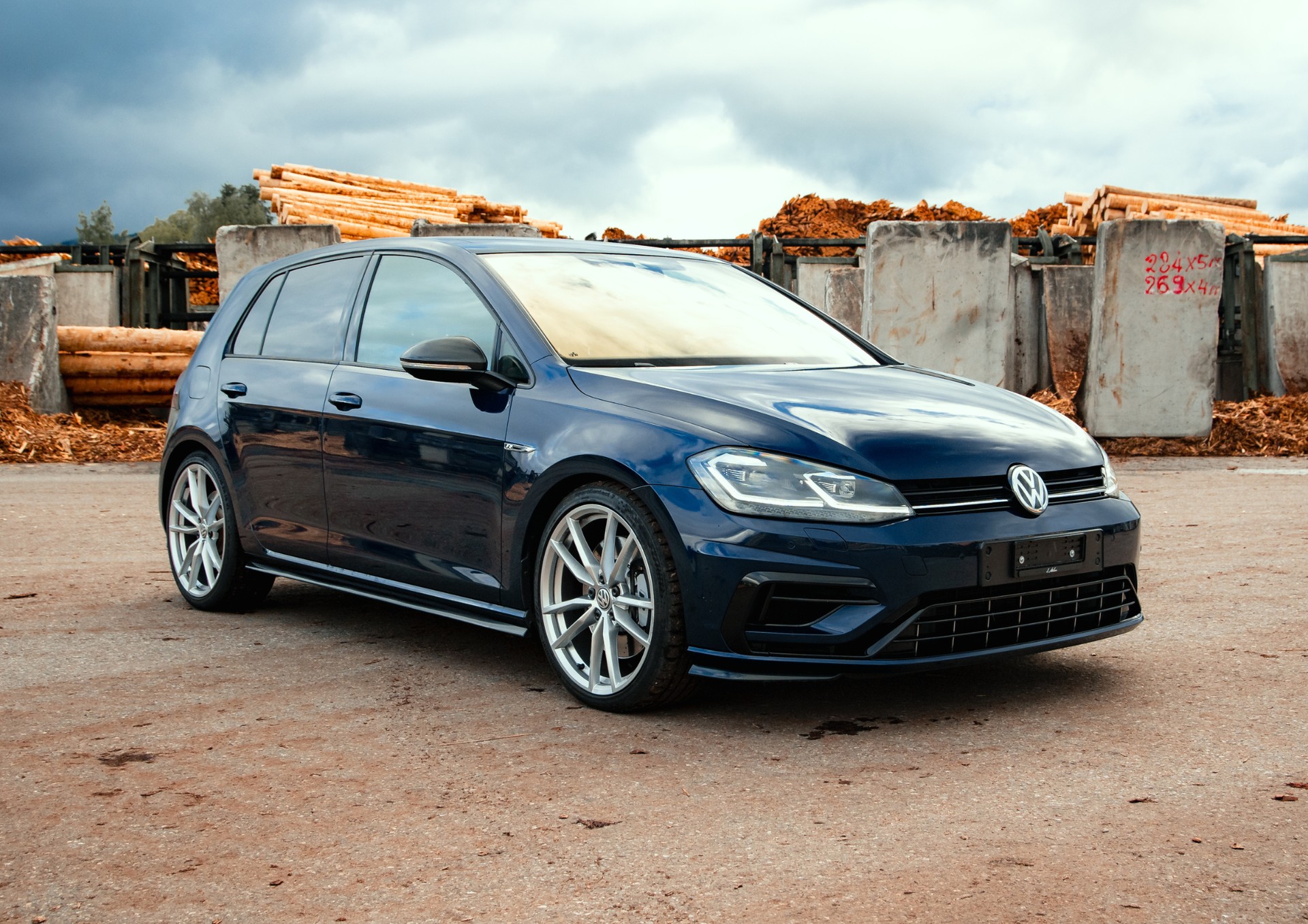 VW 2.0 TSI R DSG 4motion-image-5