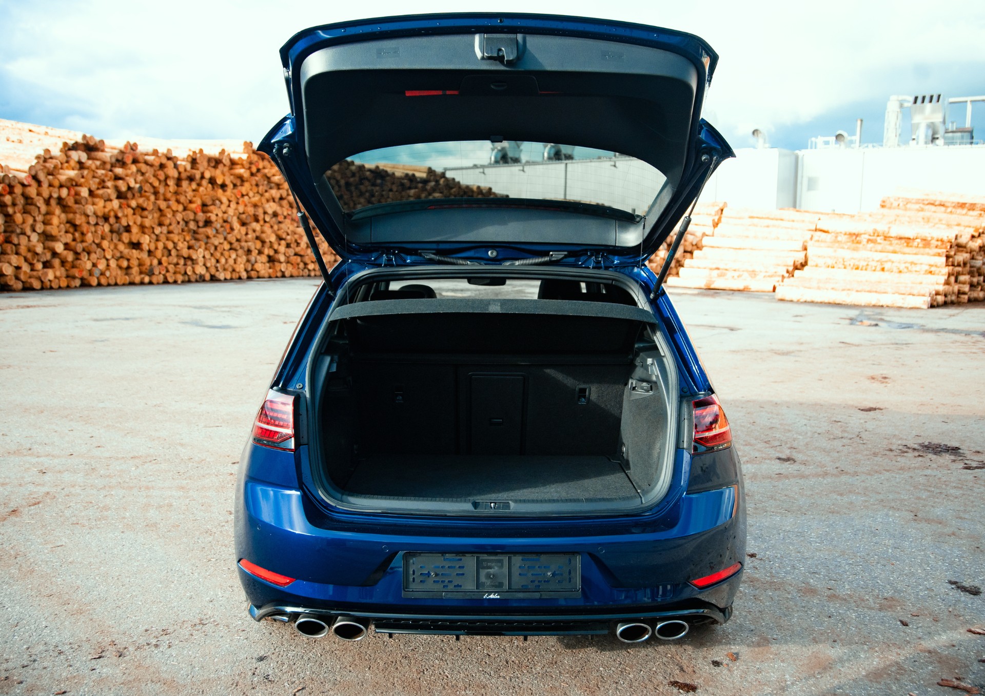 VW 2.0 TSI R DSG 4motion-image-7