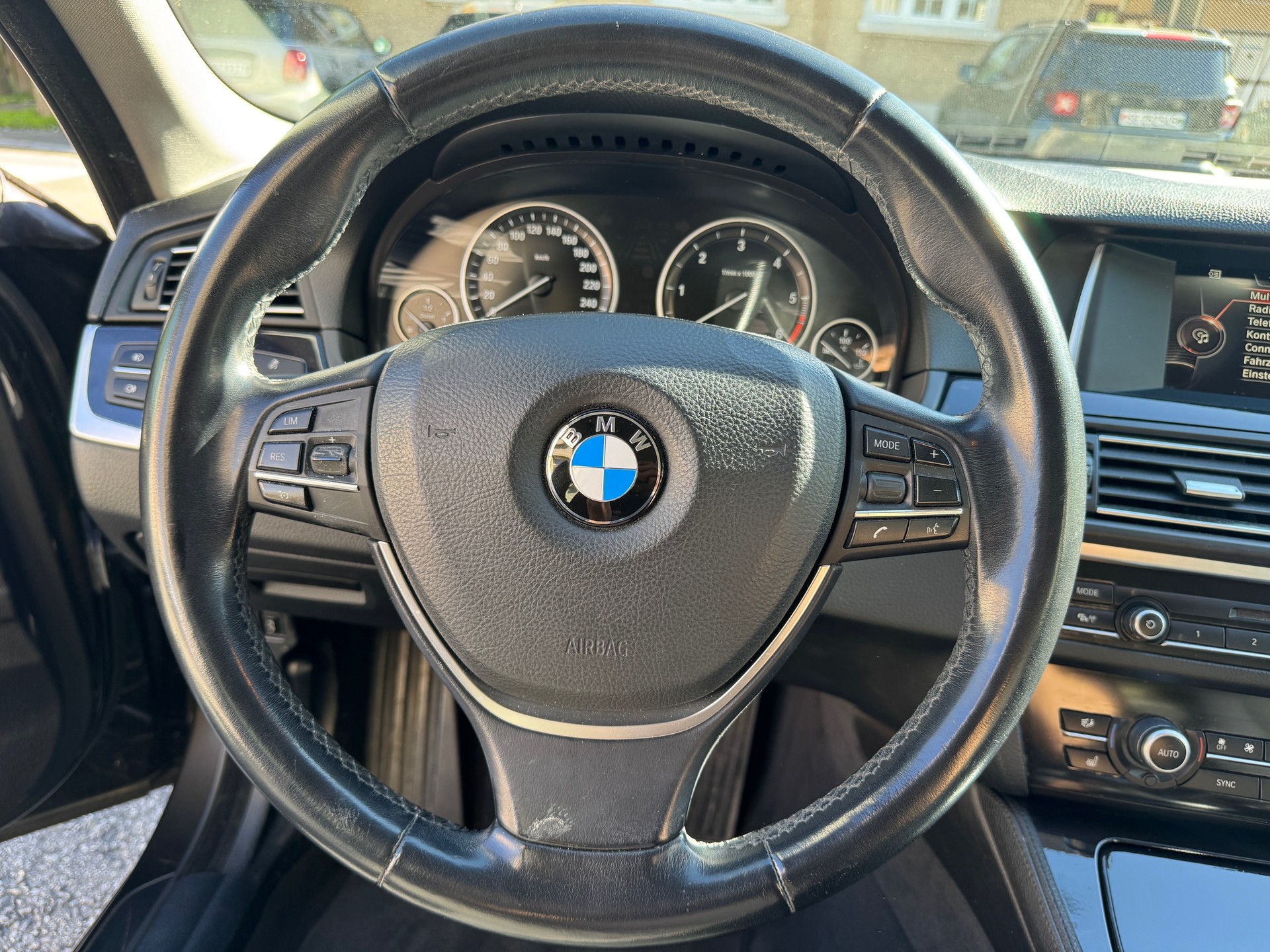 BMW 520d Touring xDrive Steptronic-image-24