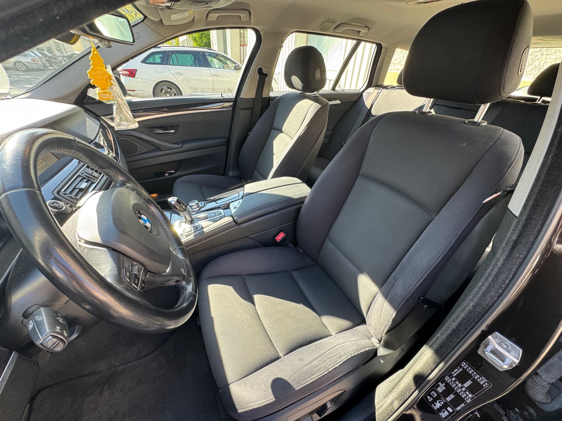 BMW 520d Touring xDrive Steptronic-image-12