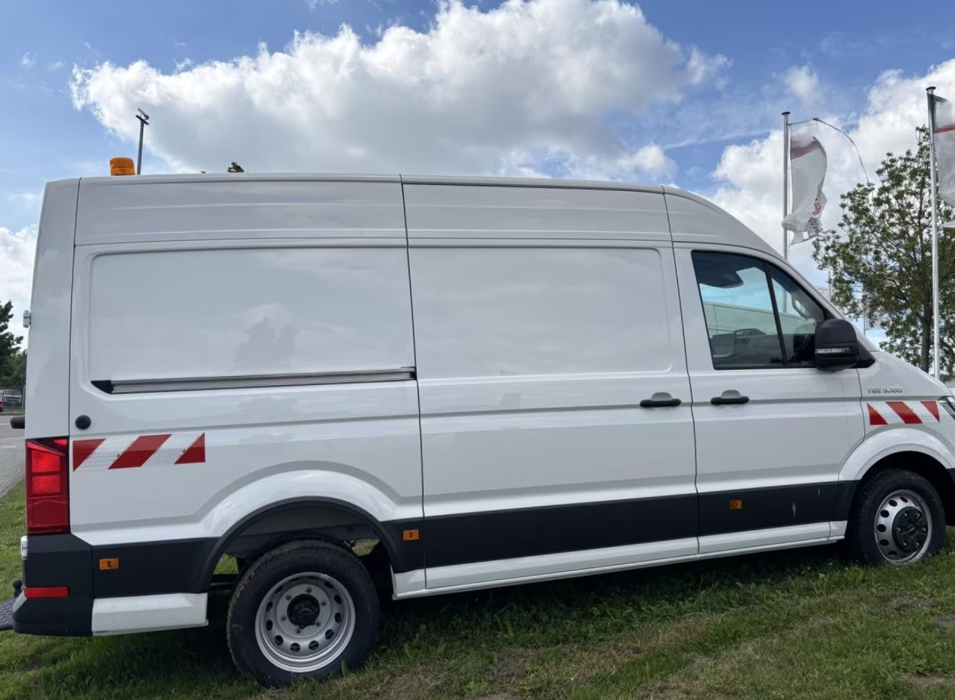 MAN TGE 5.160 L3H3 3.5t mit Standheizung und AHK-showroom-element-2