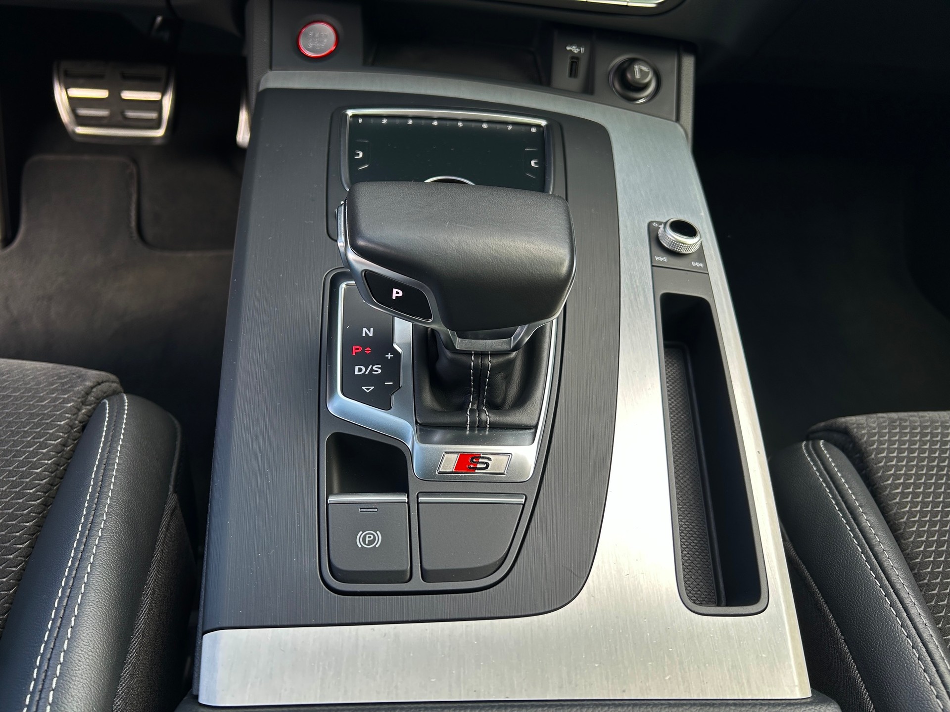 AUDI SQ5 3.0 TFSI quattro S-tronic-Schiebedach-el.Sitzverstellung-Luftfahrwerk-AHK-Virtual Cokpit-Adaptiver Tempomat-image-13