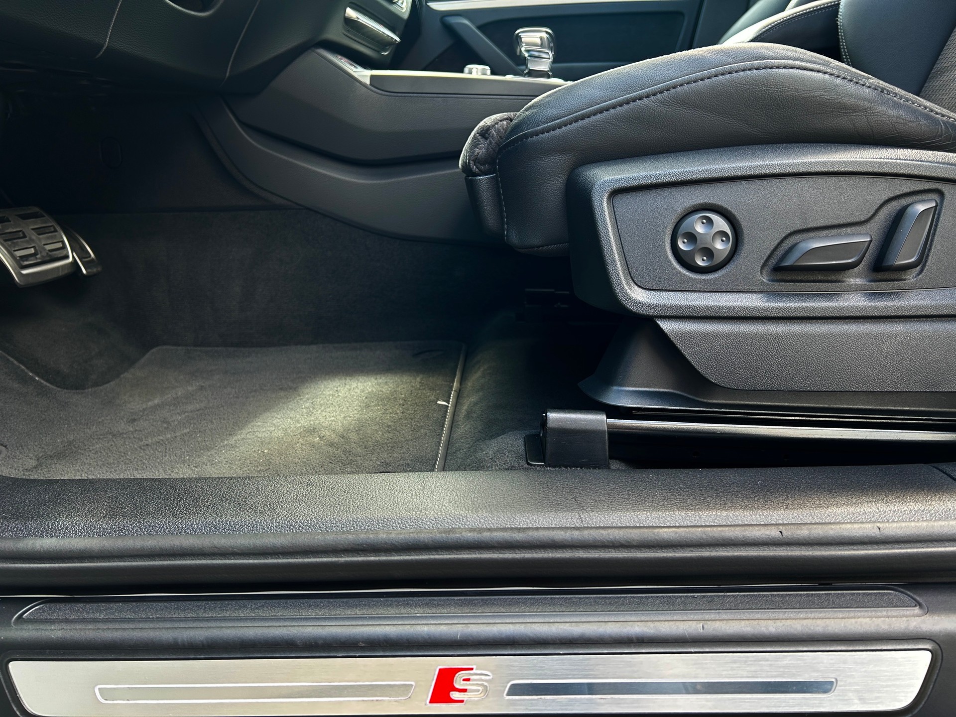 AUDI SQ5 3.0 TFSI quattro S-tronic-Schiebedach-el.Sitzverstellung-Luftfahrwerk-AHK-Virtual Cokpit-Adaptiver Tempomat-image-8
