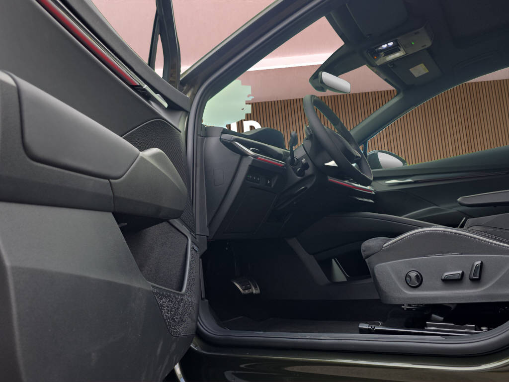 SKODA Enyaq IV 85x SportLine 4x4 MAXX-image-10