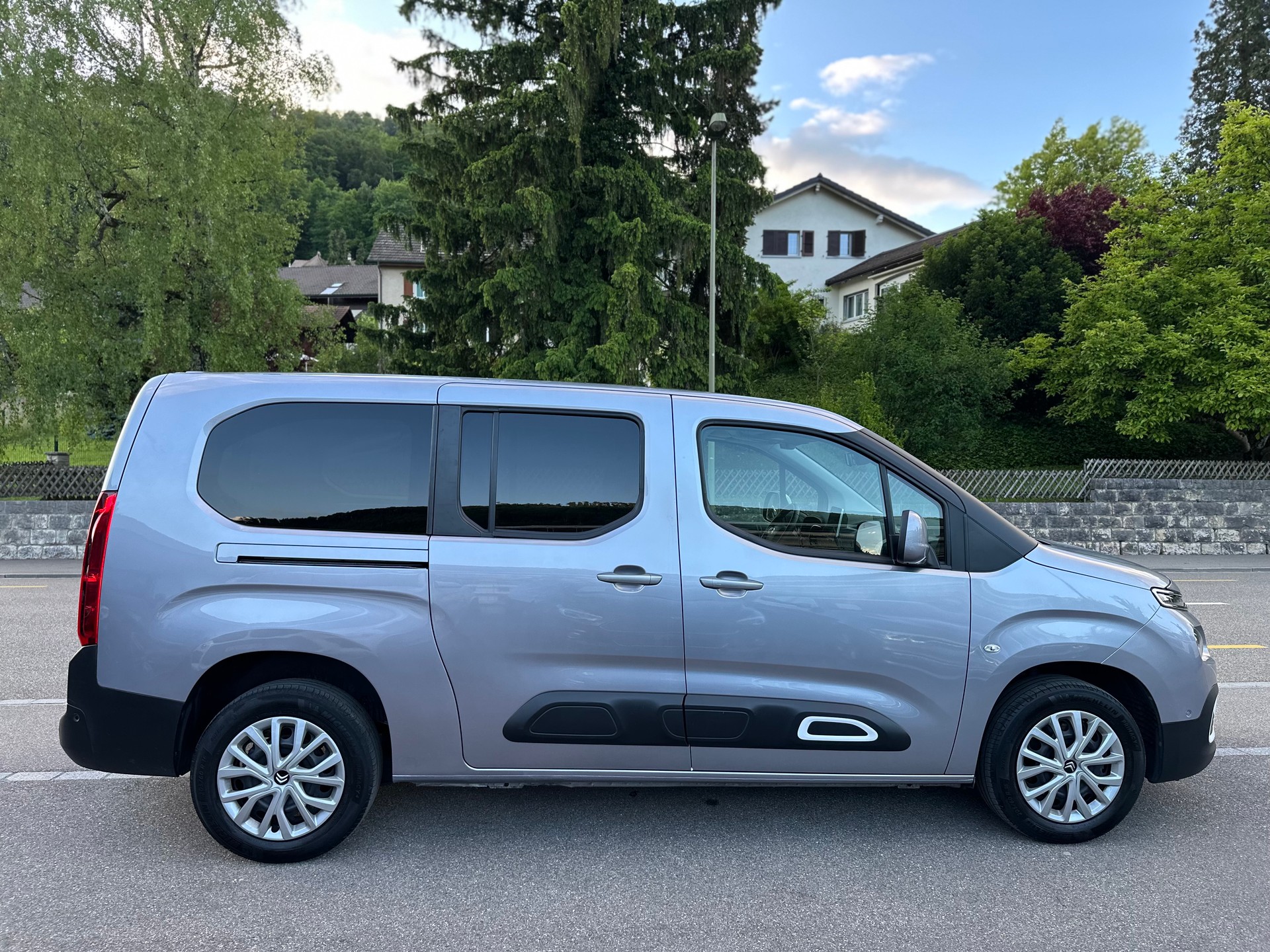 CITROEN Berlingo XL 1.5 BlueHDi 7 Plätze Feel EAT8-image-4