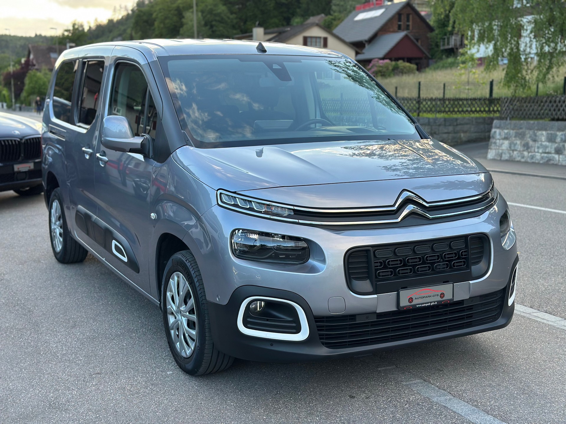 CITROEN Berlingo XL 1.5 BlueHDi 7 Plätze Feel EAT8-showroom-element-1