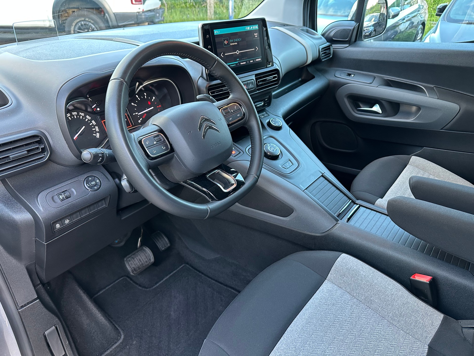CITROEN Berlingo XL 1.5 BlueHDi 7 Plätze Feel EAT8-image-8