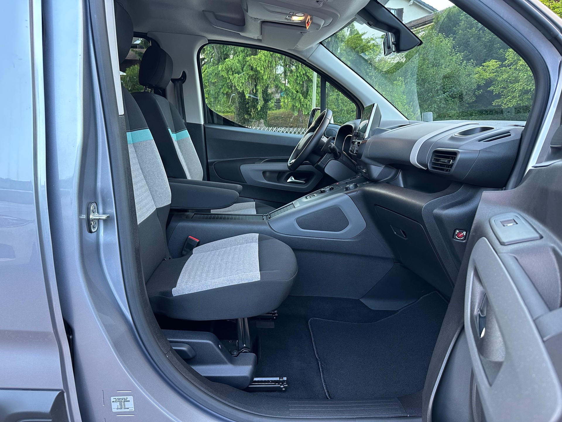 CITROEN Berlingo XL 1.5 BlueHDi 7 Plätze Feel EAT8-image-11