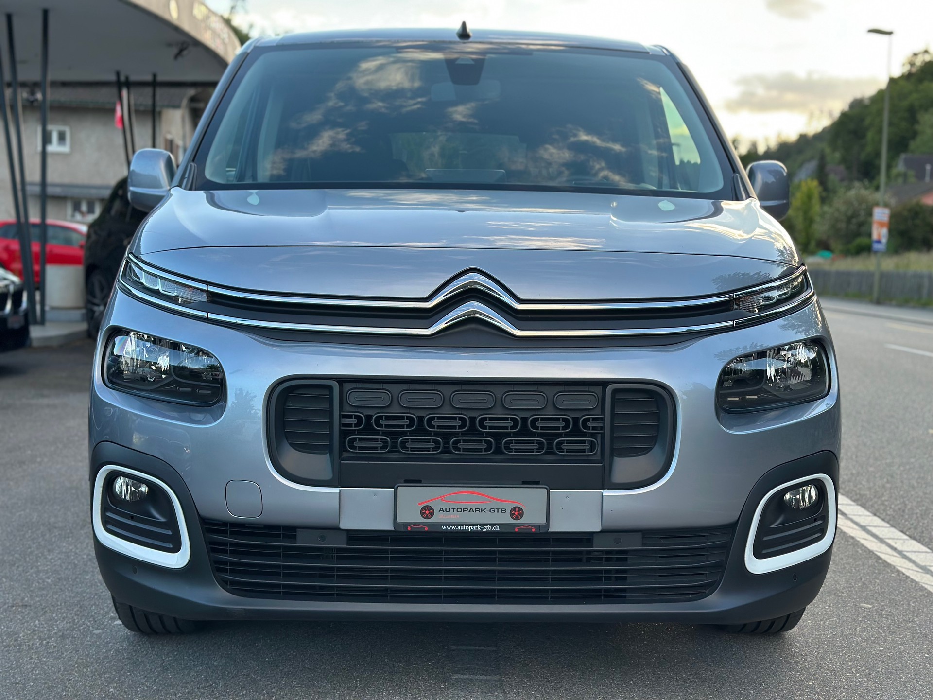 CITROEN Berlingo XL 1.5 BlueHDi 7 Plätze Feel EAT8-showroom-element-2