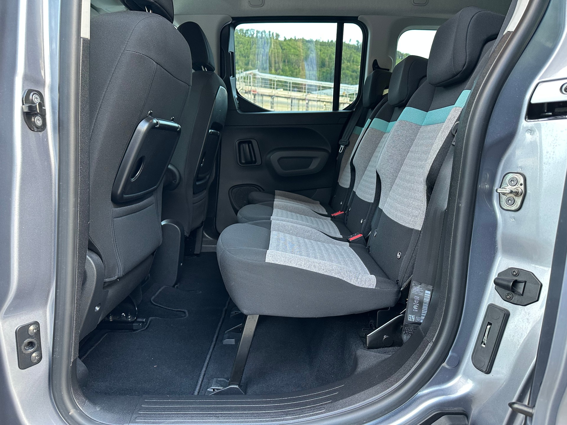 CITROEN Berlingo XL 1.5 BlueHDi 7 Plätze Feel EAT8-image-16