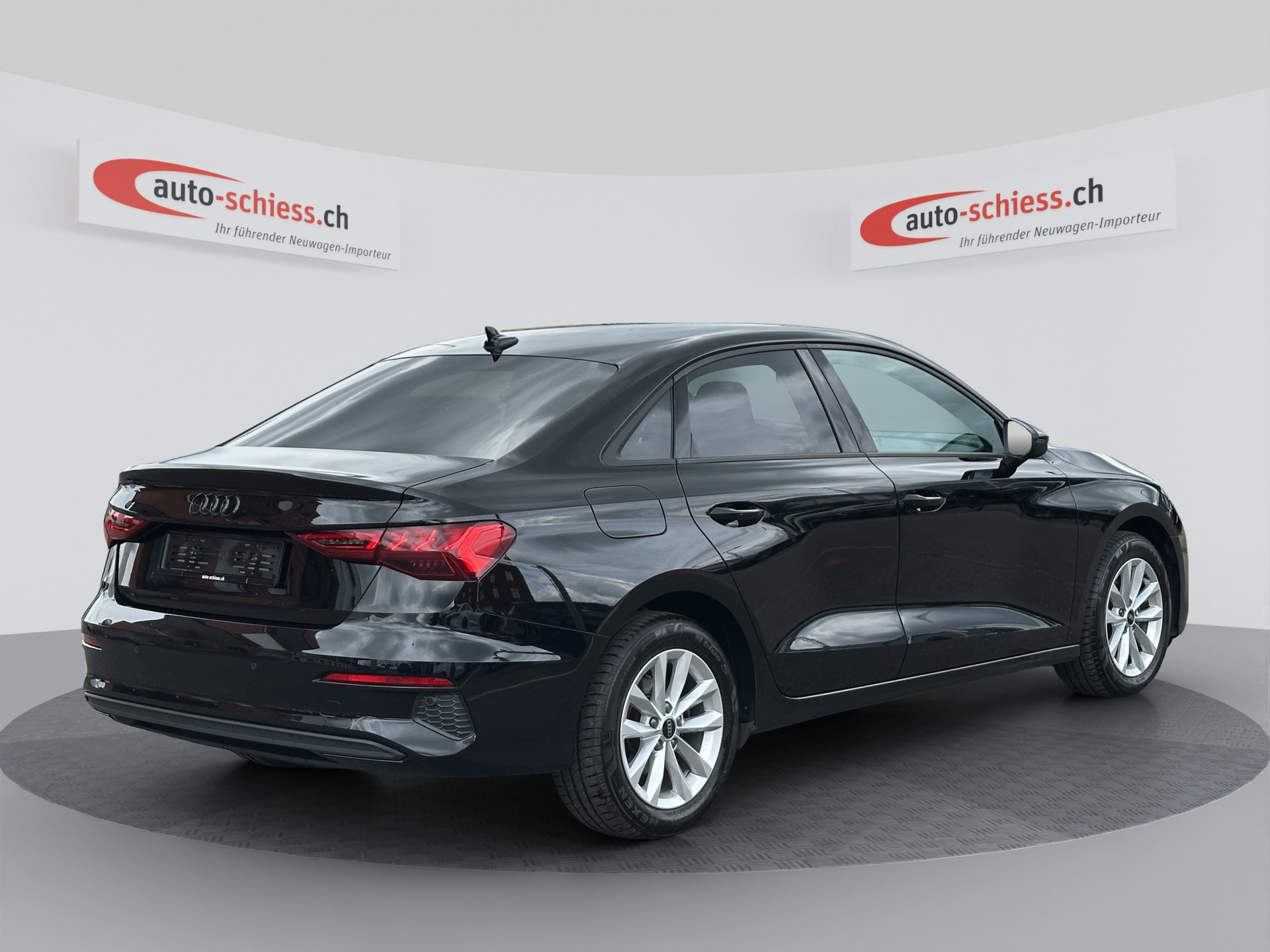 AUDI A3 Limousine 35 TFSI S-Line Schwarz Optik S-tronic-image-4
