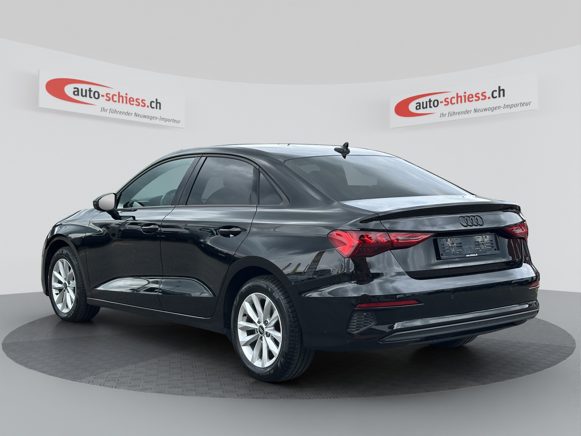 AUDI A3 Limousine 35 TFSI S-Line Schwarz Optik S-tronic-image-2