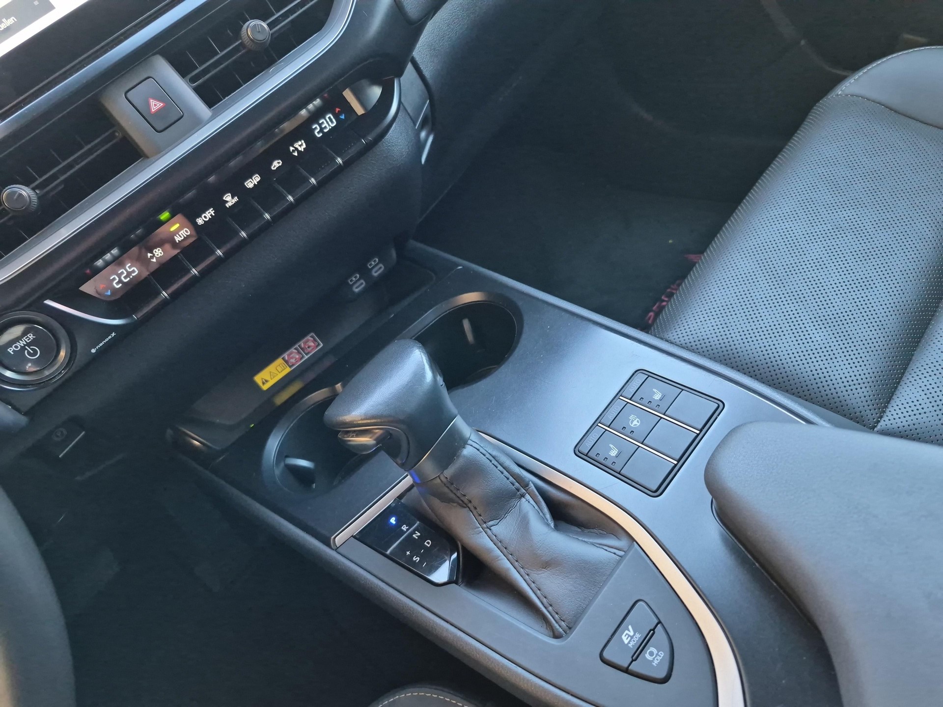 LEXUS UX 250h Comfort / Jetzt mit attraktivem 1.9% Leasing!-image-14