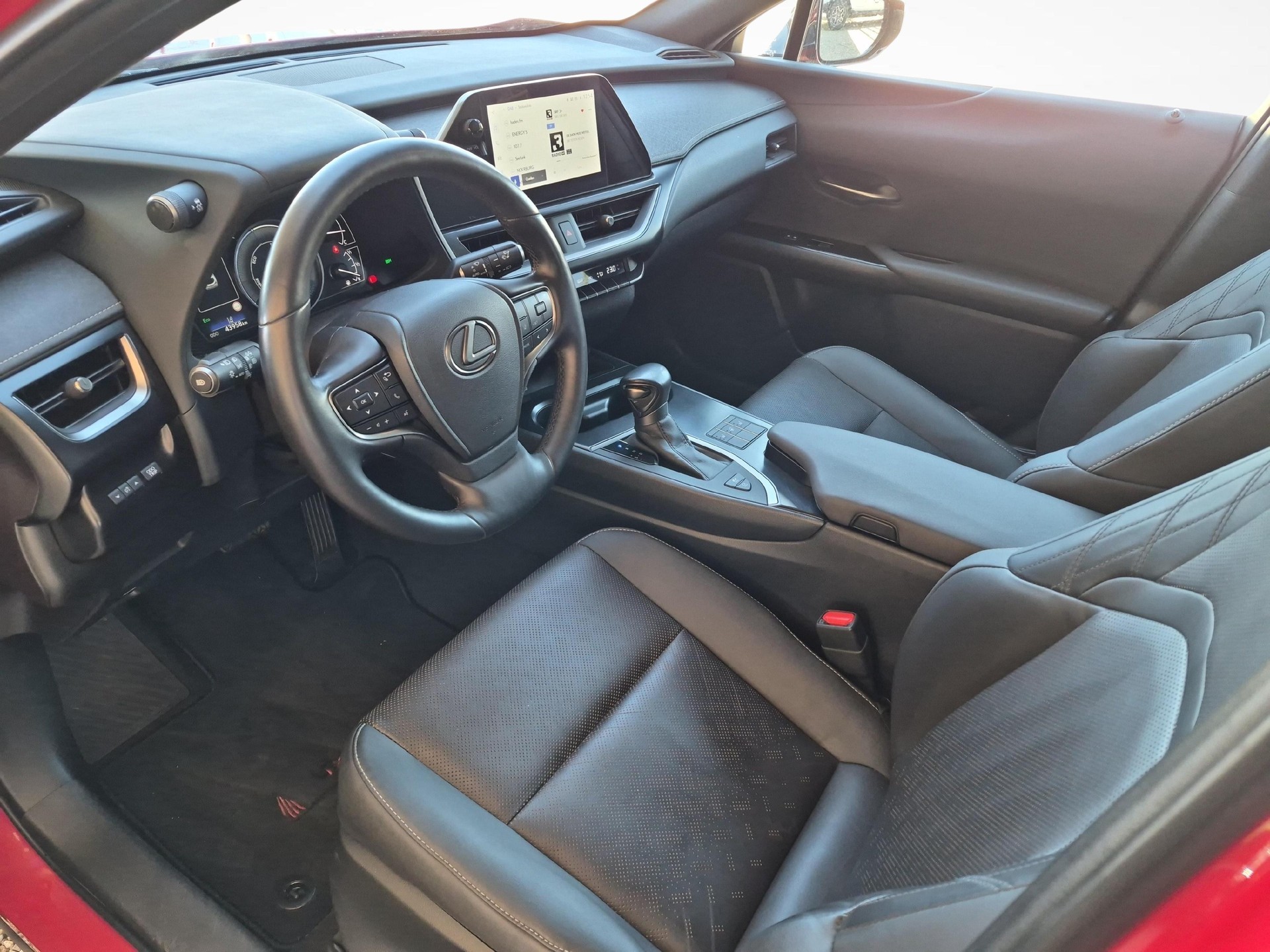 LEXUS UX 250h Comfort-image-12