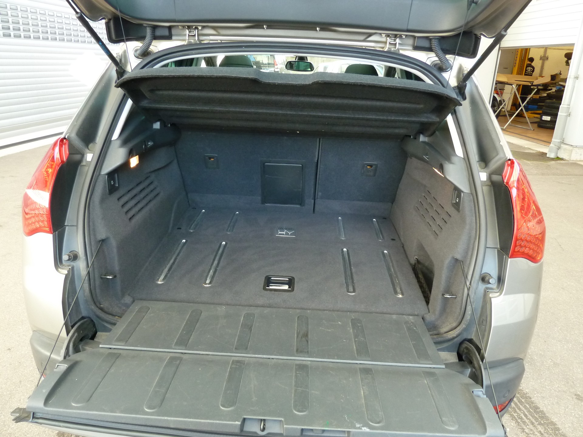 PEUGEOT 3008 HYbrid4 2.0 HDI EGS6-image-16