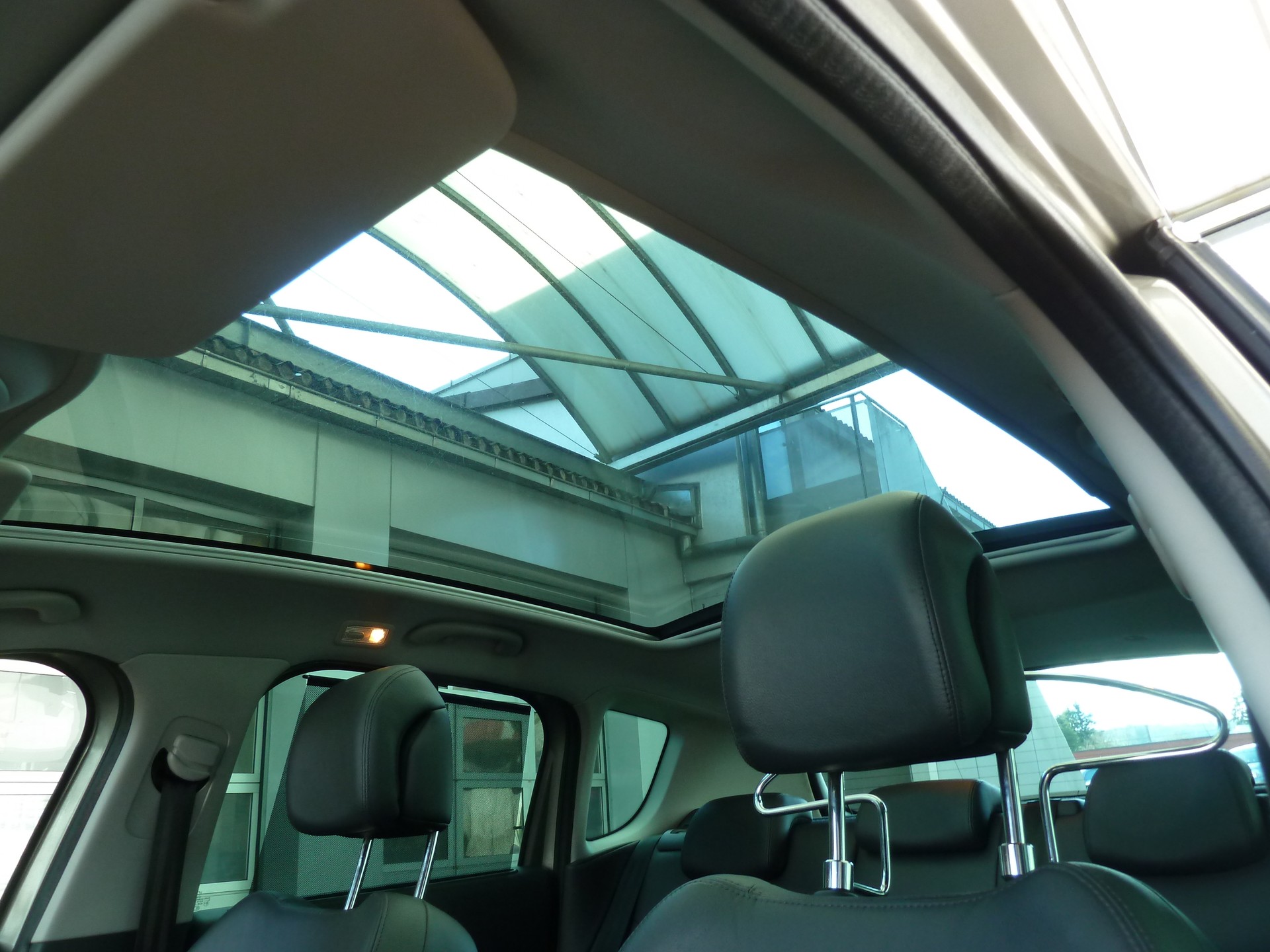 PEUGEOT 3008 HYbrid4 2.0 HDI EGS6-image-15