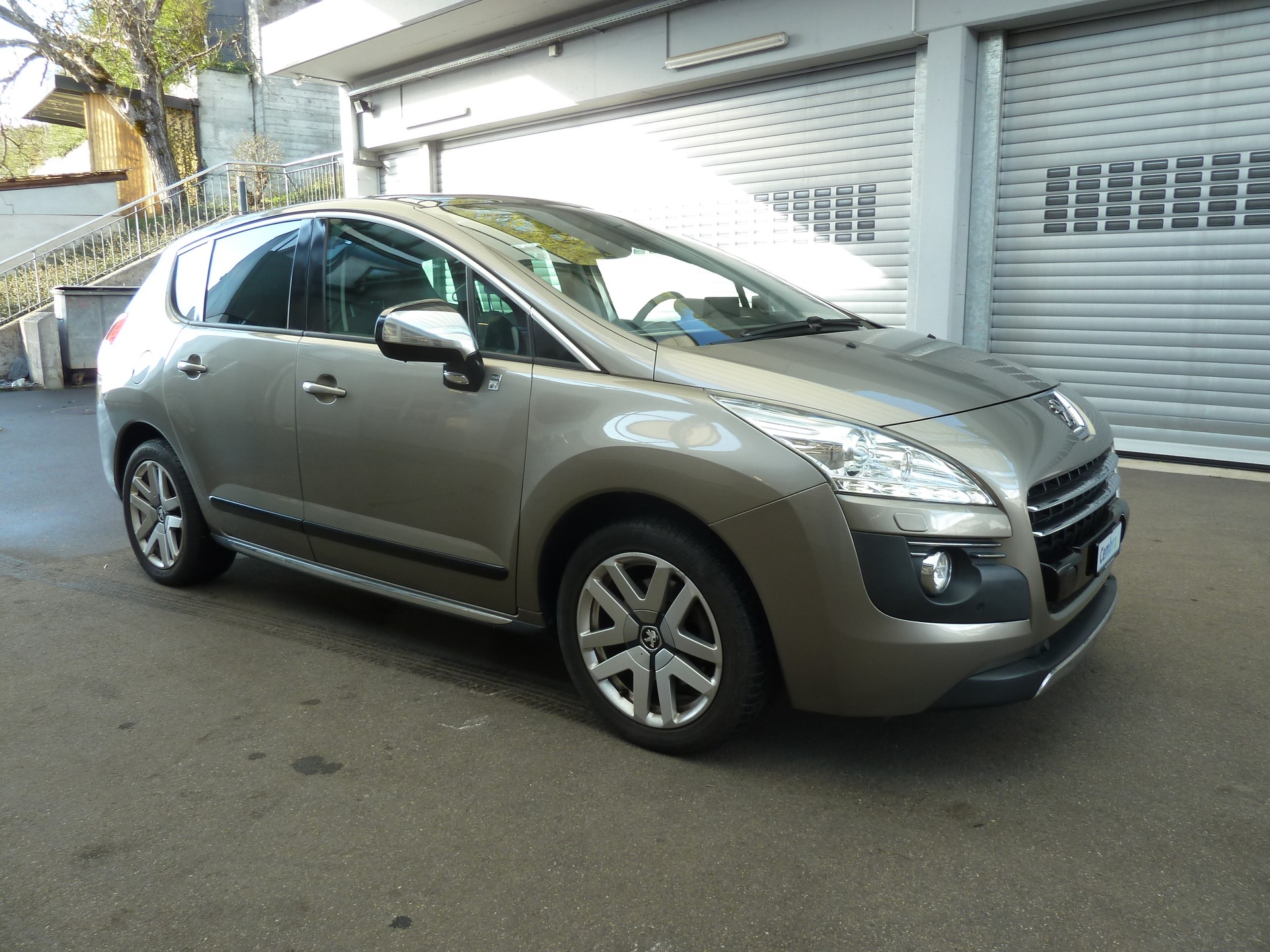 PEUGEOT 3008 HYbrid4 2.0 HDI EGS6-image-7