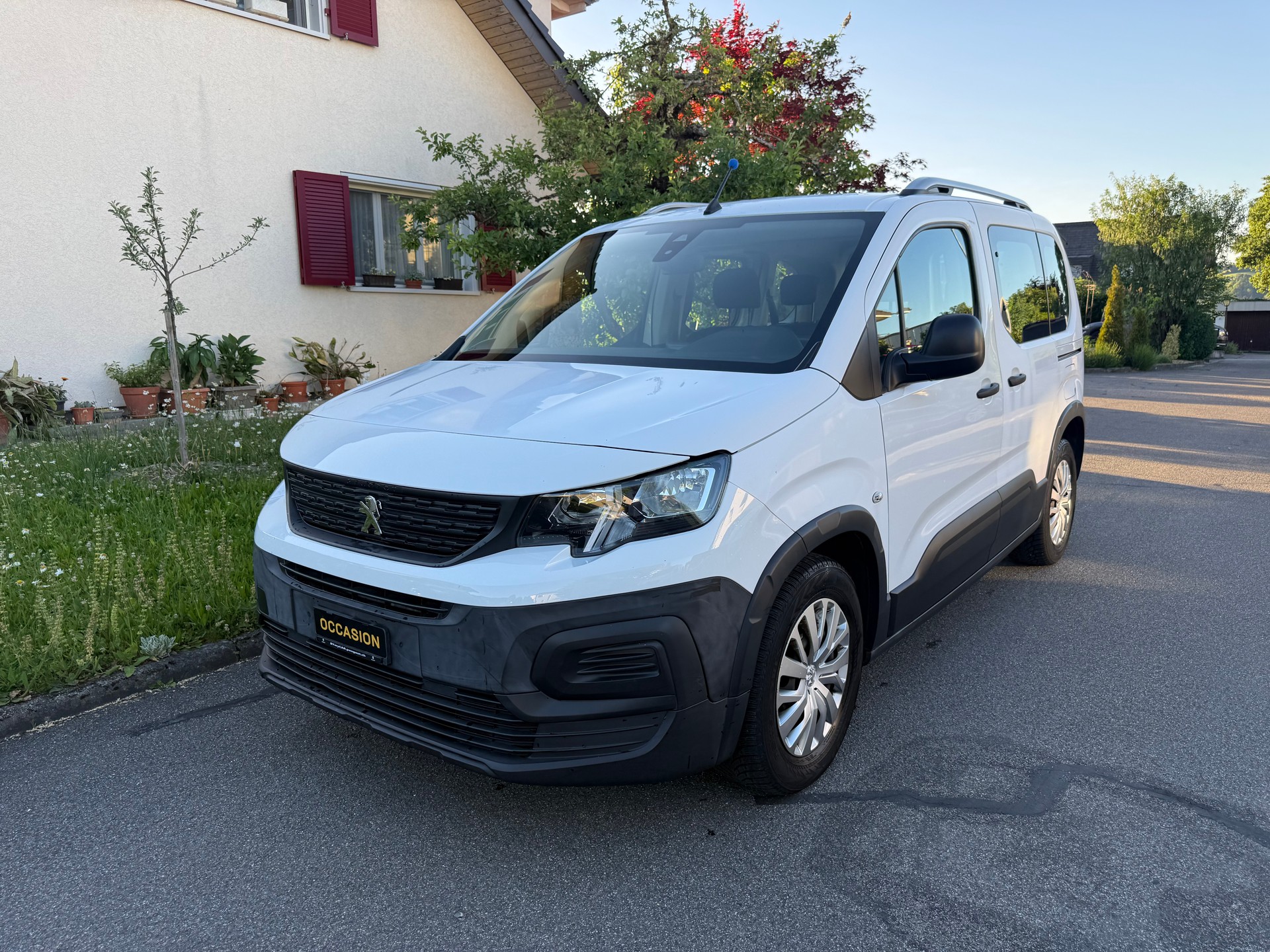 PEUGEOT Rifter 1.2 PureTech Active-image-0