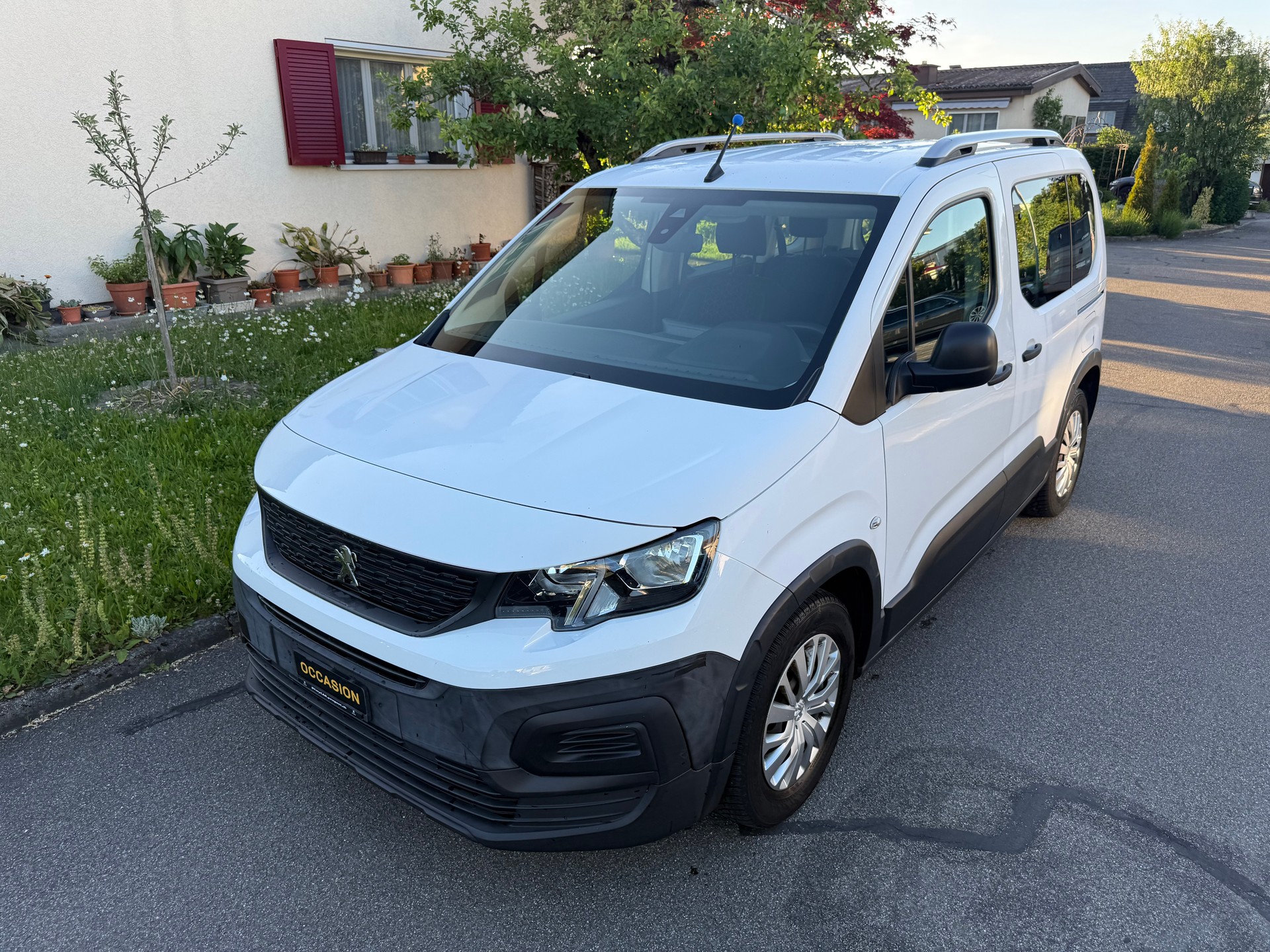 PEUGEOT Rifter 1.2 PureTech Active-image-1