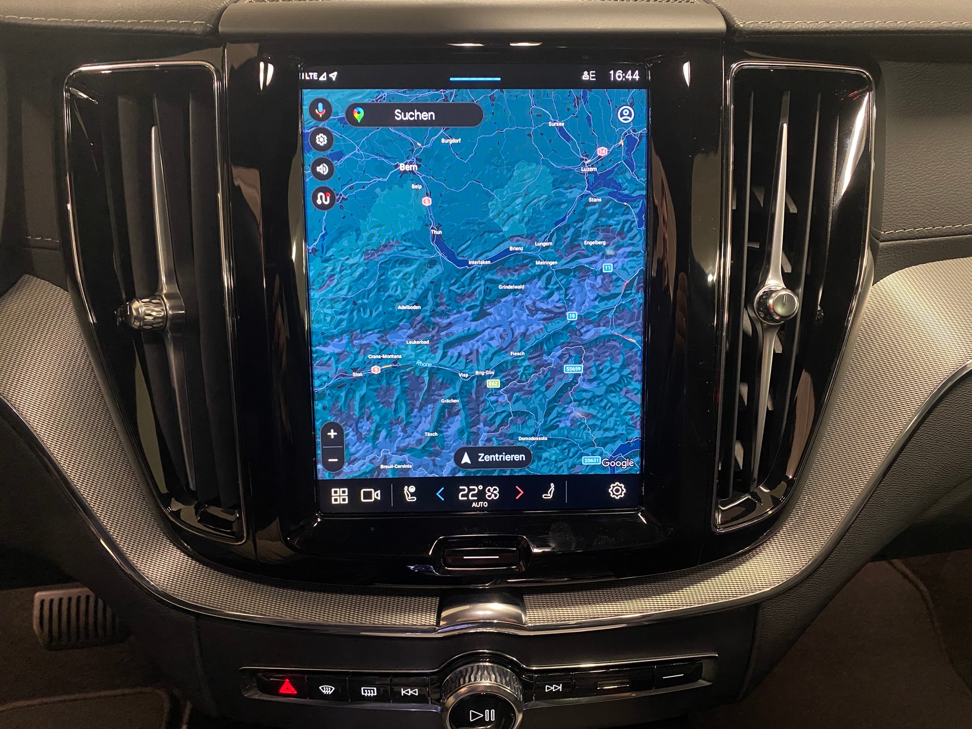 VOLVO XC60 T8 Xcentric Black Edition eAWD PluginHybrid Geartronic-image-10