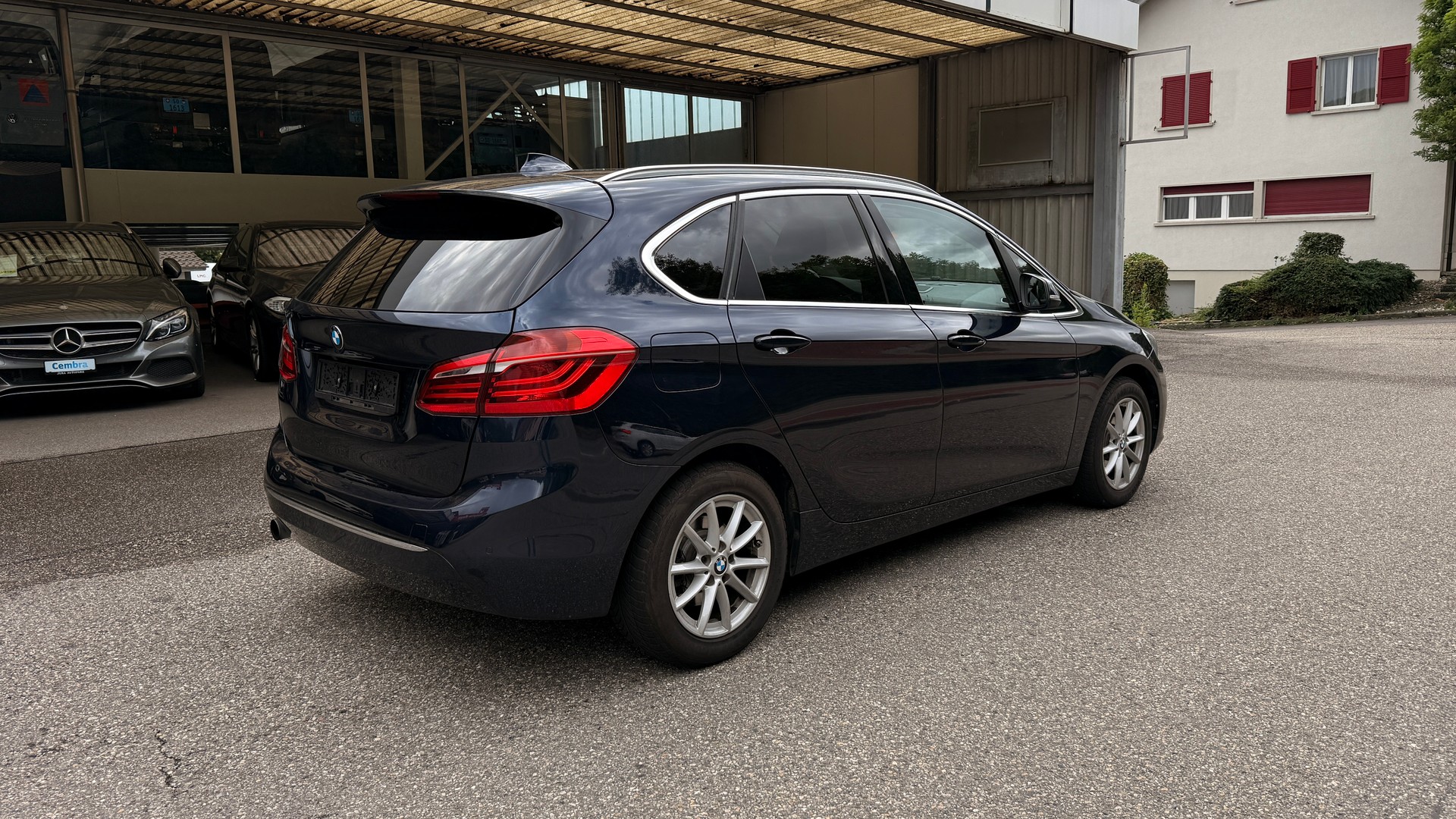 BMW 218i Active Tourer Steptronic-image-4