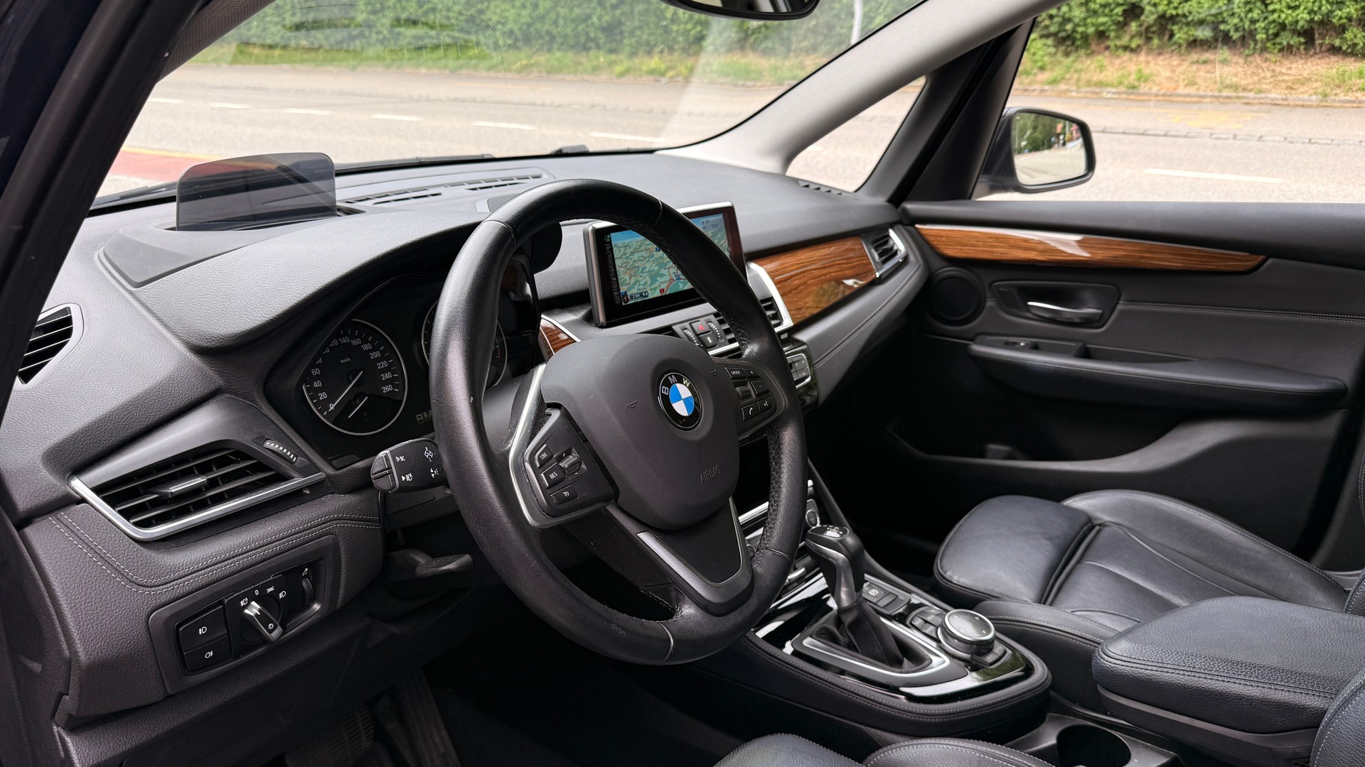 BMW 218i Active Tourer Steptronic-image-8