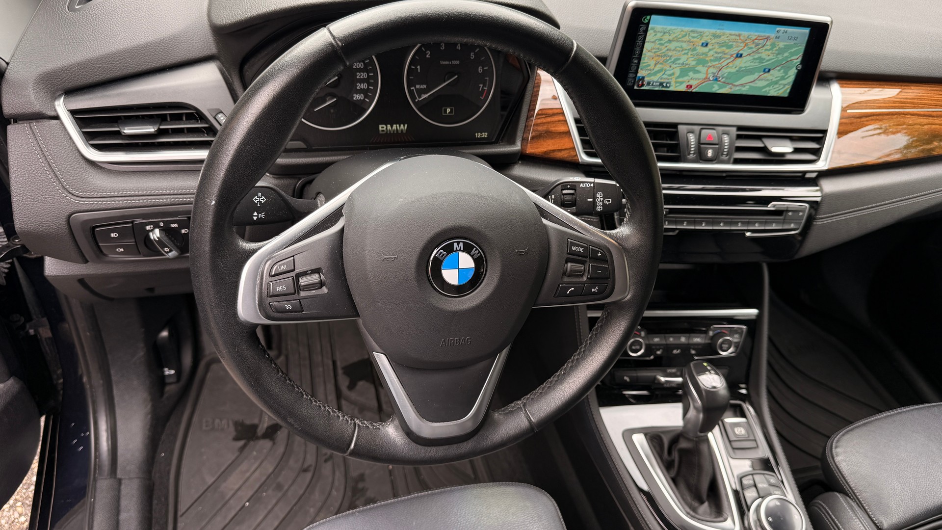 BMW 218i Active Tourer Steptronic-image-12