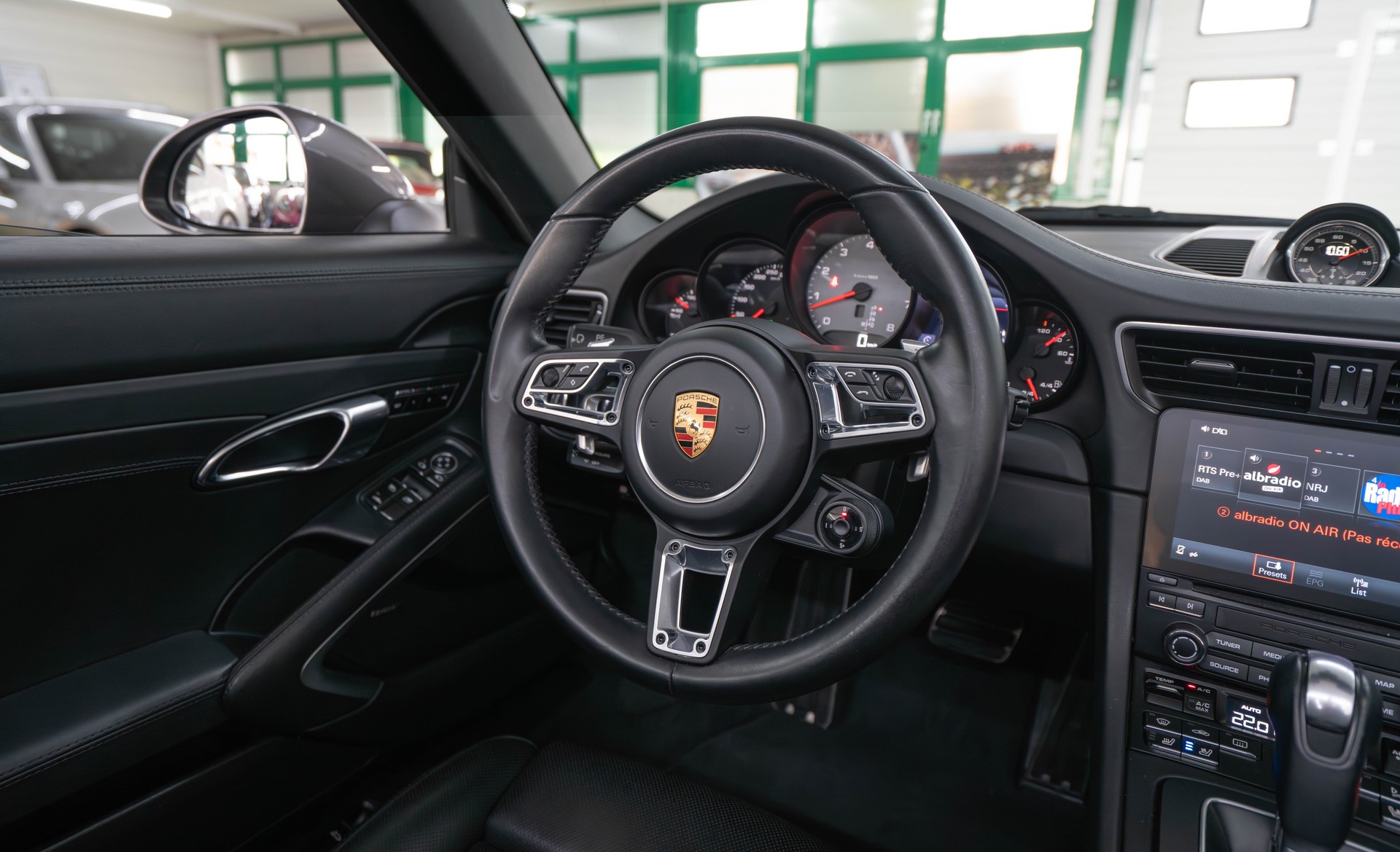 PORSCHE 911 Carrera 4S Cabrio PDK-image-15