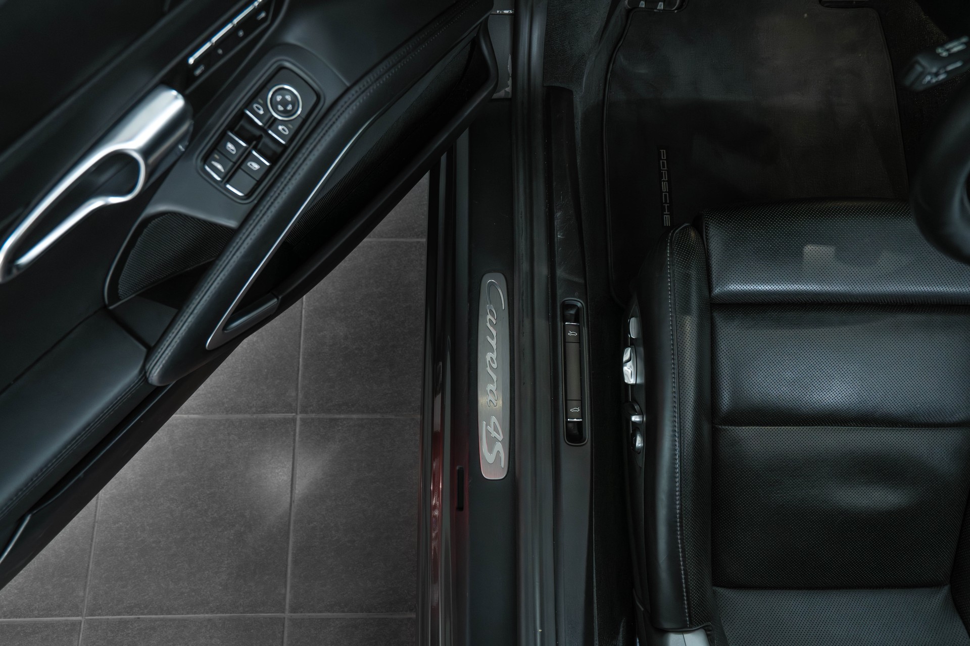 PORSCHE 911 Carrera 4S Cabrio PDK-image-17