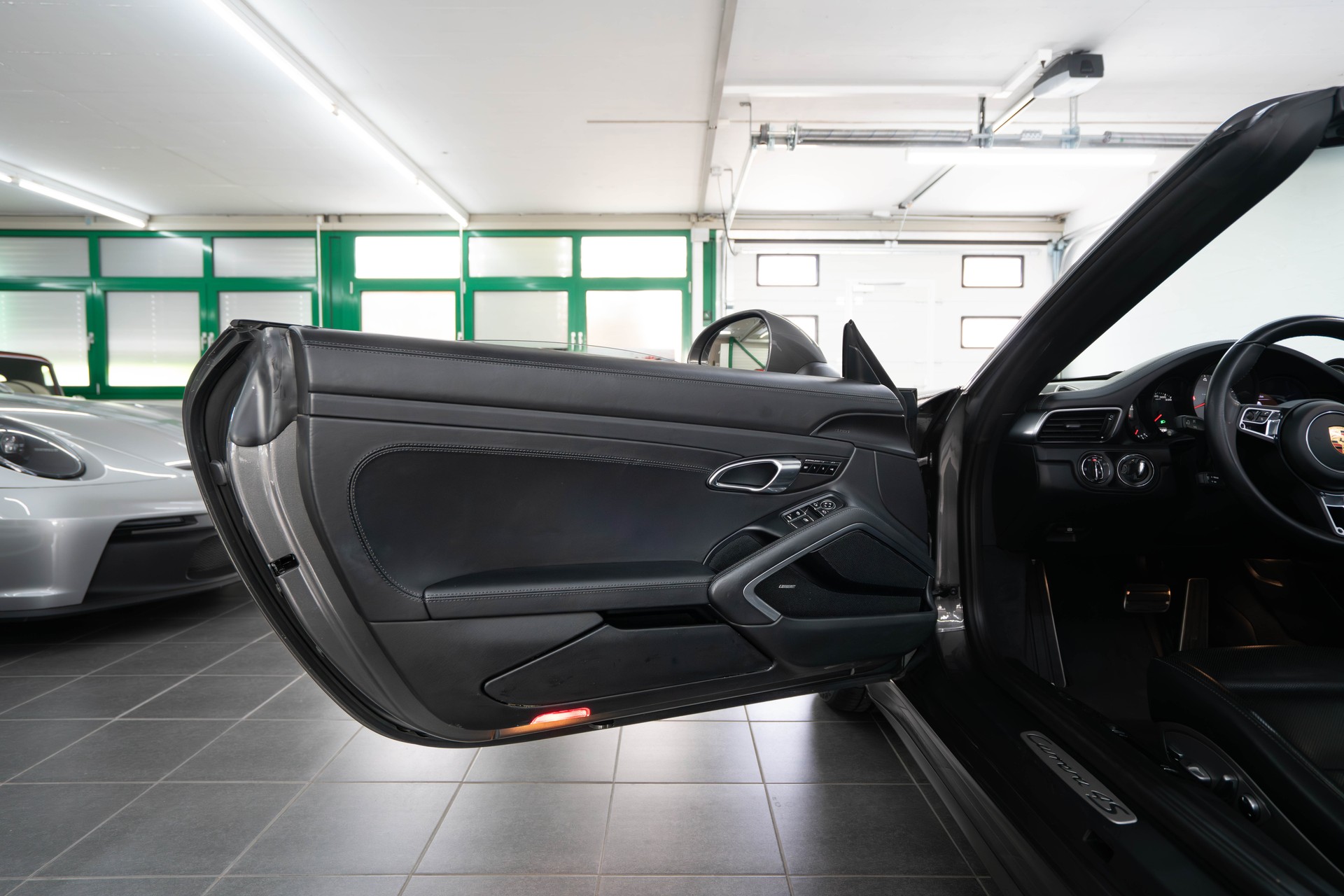 PORSCHE 911 Carrera 4S Cabrio PDK-image-18