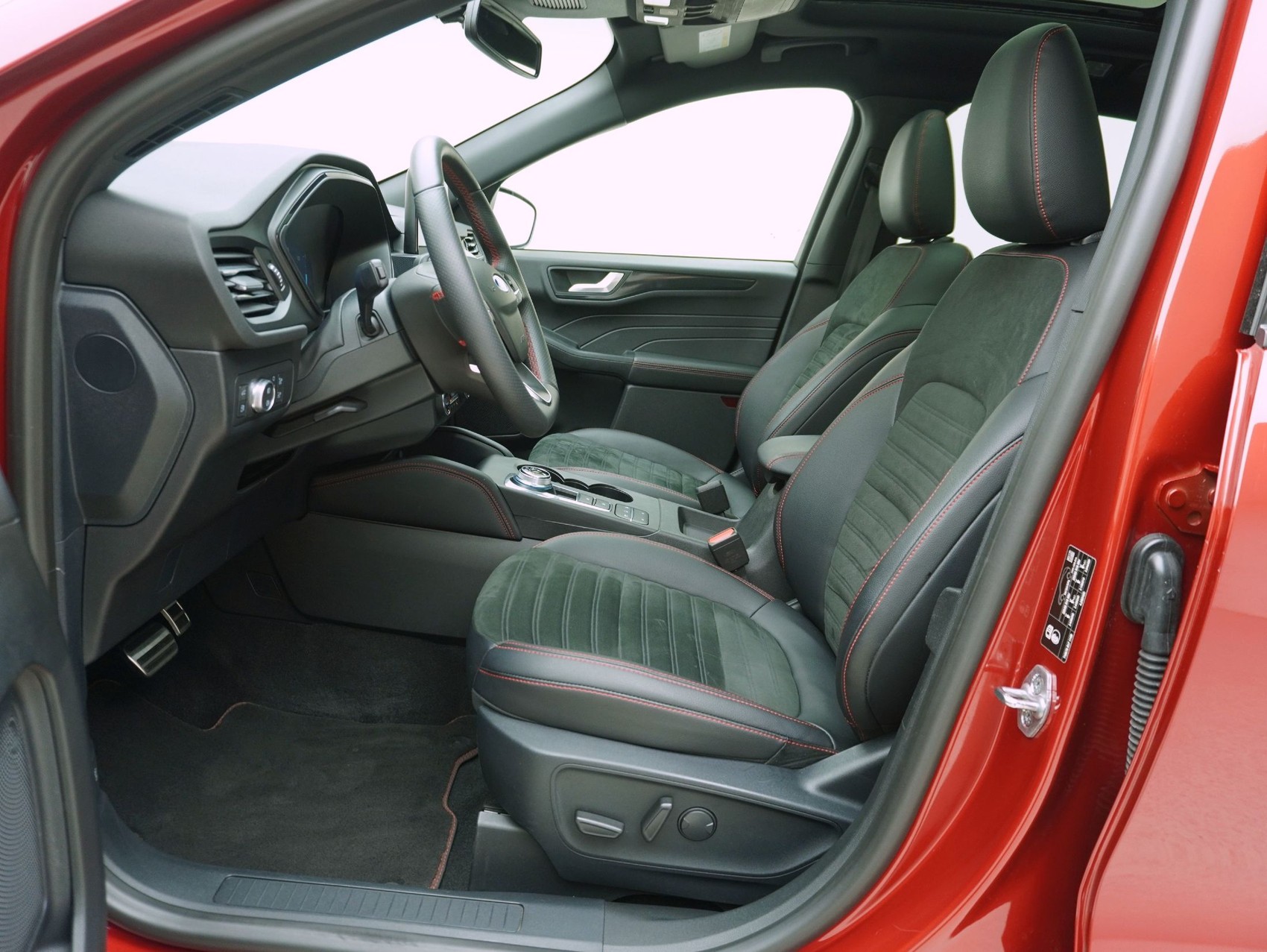 FORD Kuga 2.5 Plug-in Hybrid ST-Line X-image-10