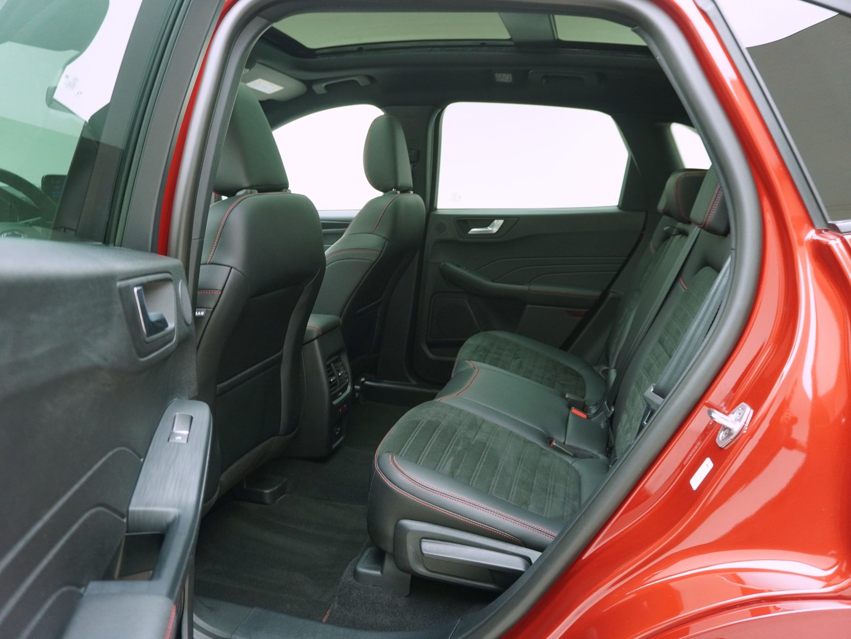 FORD Kuga 2.5 Plug-in Hybrid ST-Line X-image-13