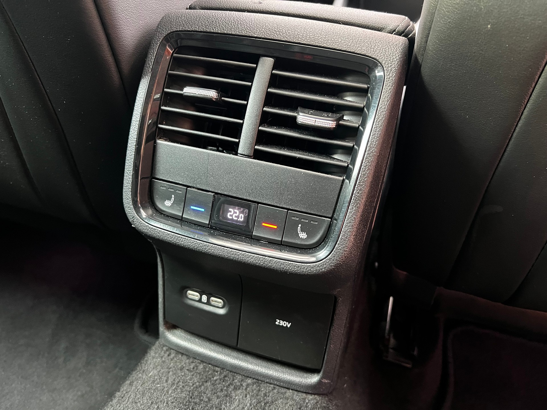 SKODA Octavia Combi 2.0 TDI DSG RS 4x4 // HUD // Pano // Standheizung // AHK // Massagesitz-image-13