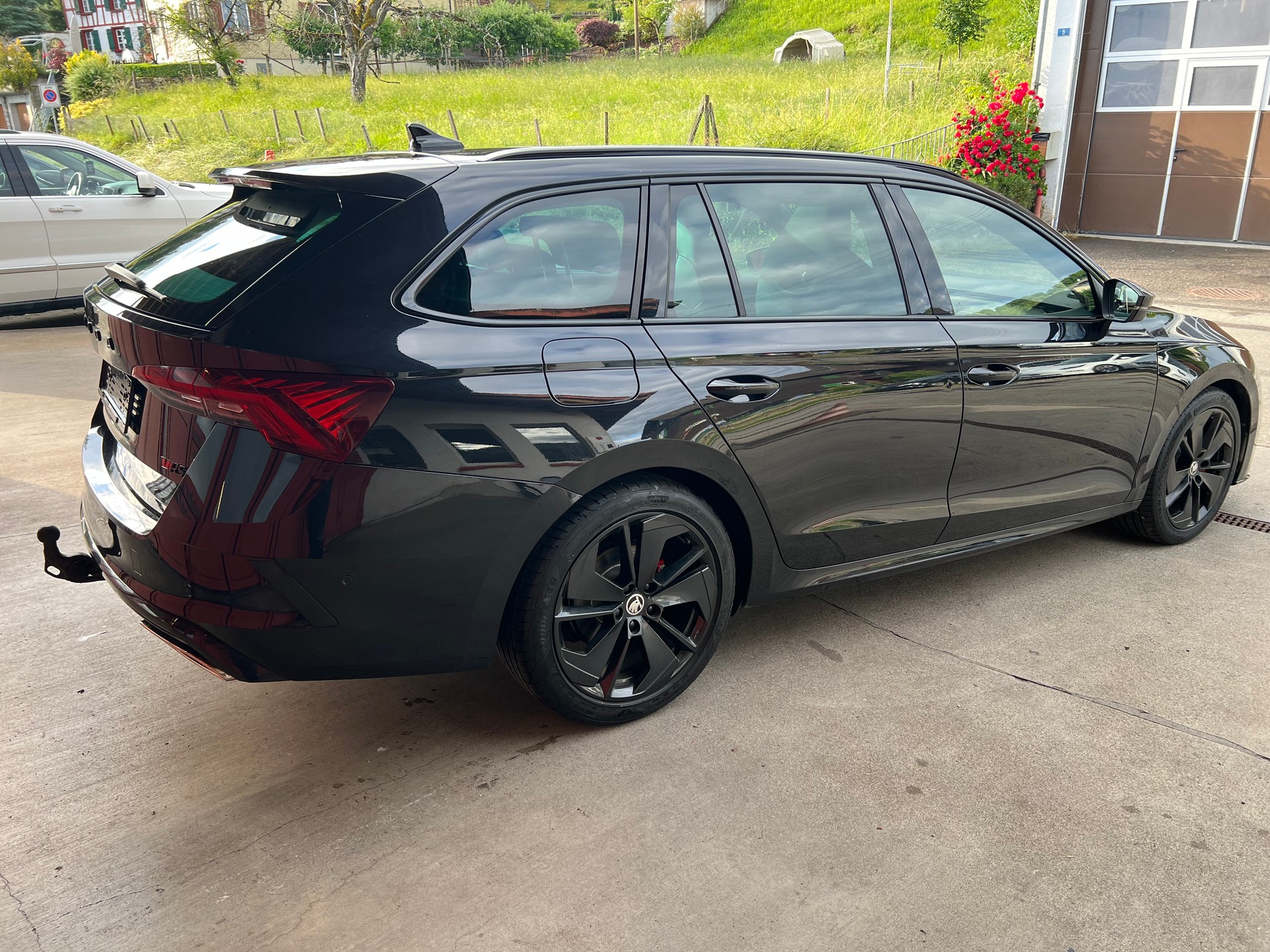 SKODA Octavia Combi 2.0 TDI DSG RS 4x4 // HUD // Pano // Standheizung // AHK // Massagesitz-image-6