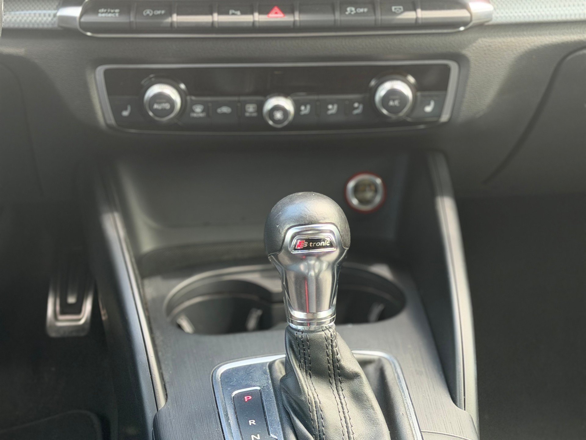 AUDI A3 Limousine 1.4 TFSI Ambition S-tronic-image-11