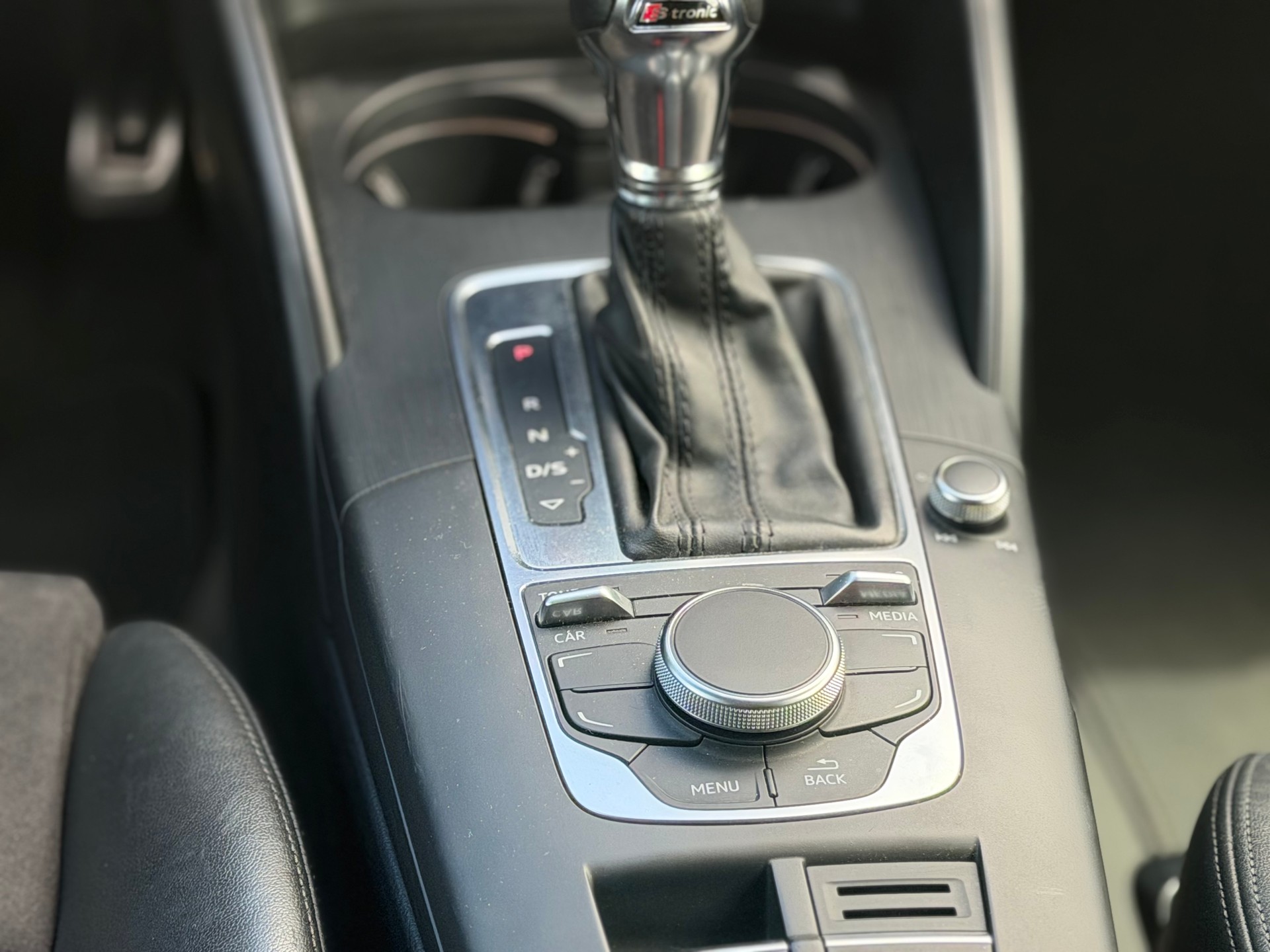 AUDI A3 Limousine 1.4 TFSI Ambition S-tronic-image-12