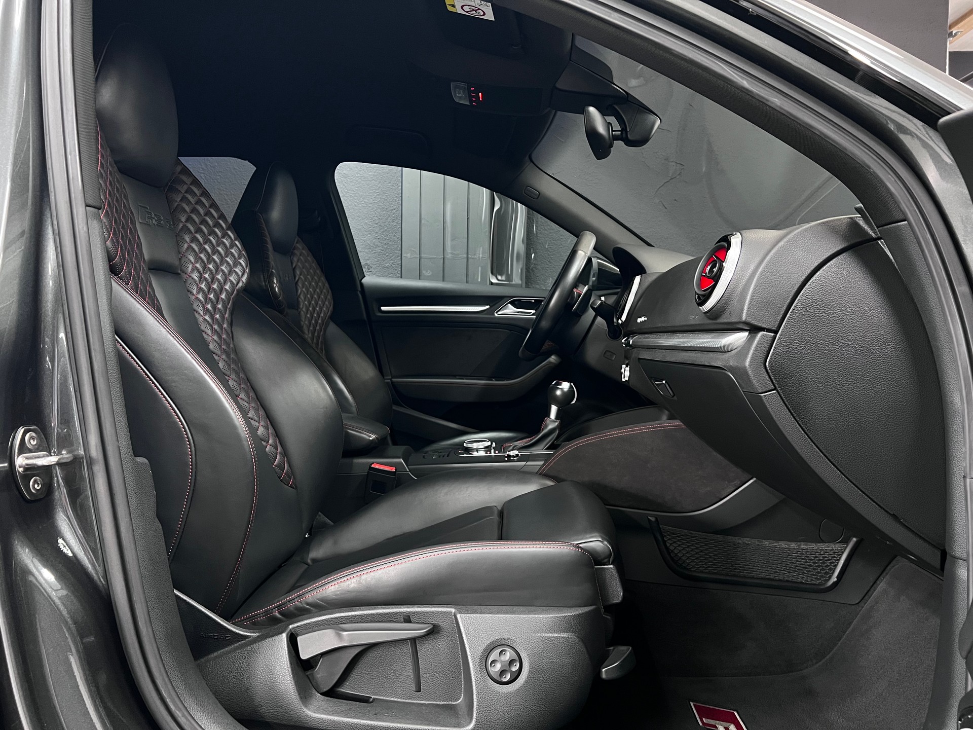 AUDI RS3 2.5 TSI quattro S-tronic-image-13