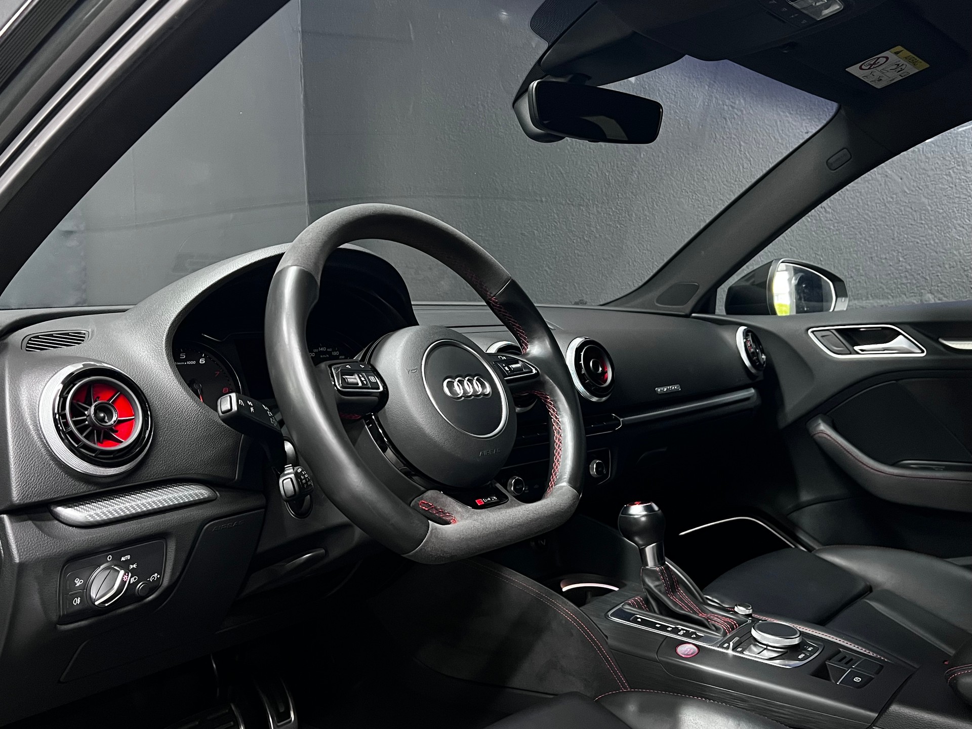 AUDI RS3 2.5 TSI quattro S-tronic-image-9