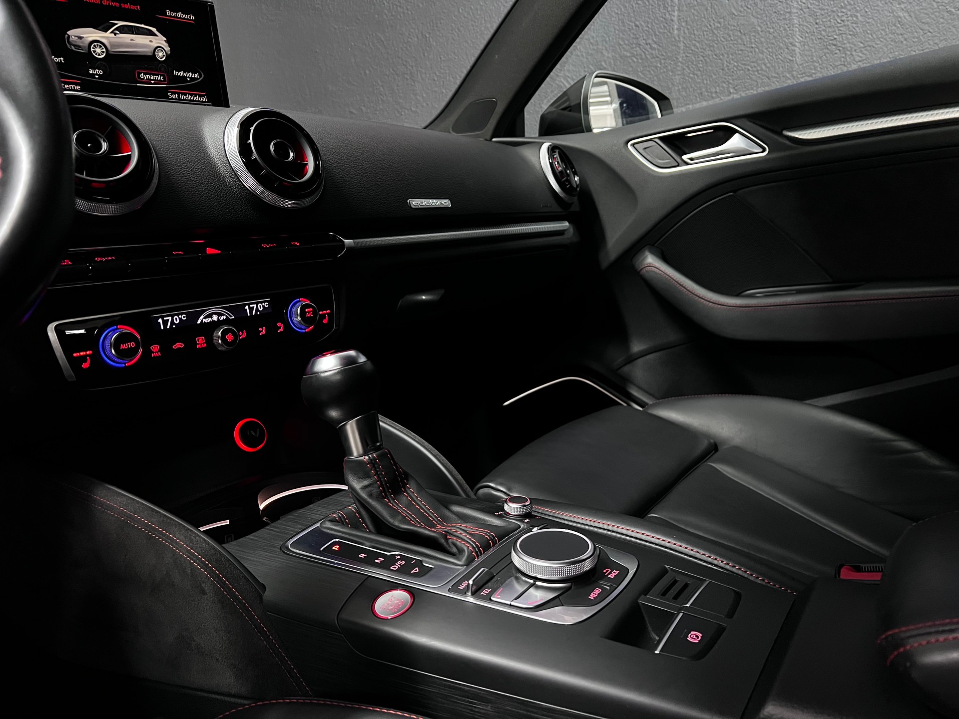 AUDI RS3 2.5 TSI quattro S-tronic-image-10