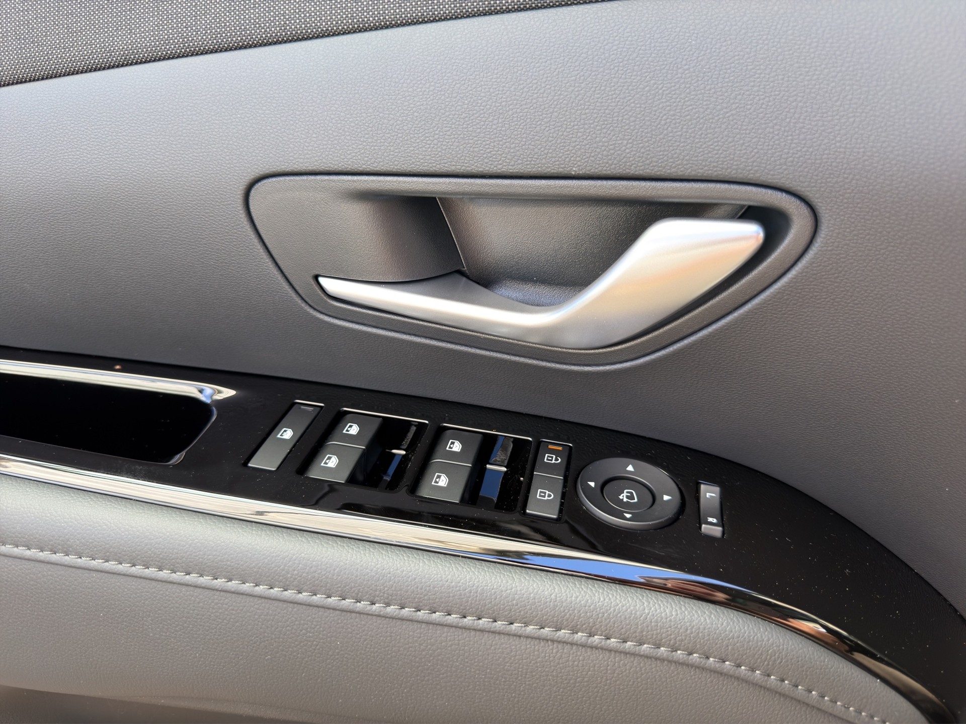 HYUNDAI Tucson 1.6 TGDI HEV Vertex Swiss Edition 4WD-image-11