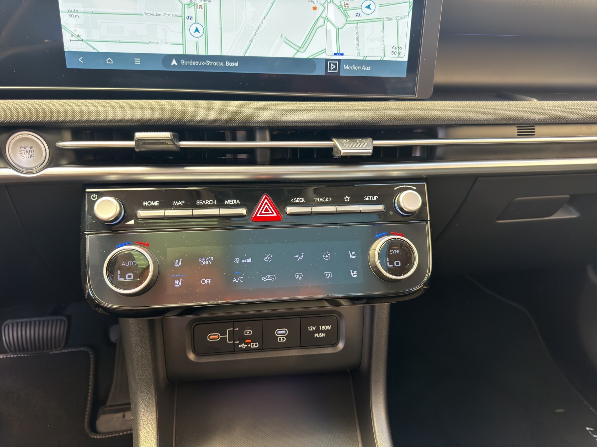 HYUNDAI Tucson 1.6 TGDI HEV Vertex Swiss Edition 4WD-image-16