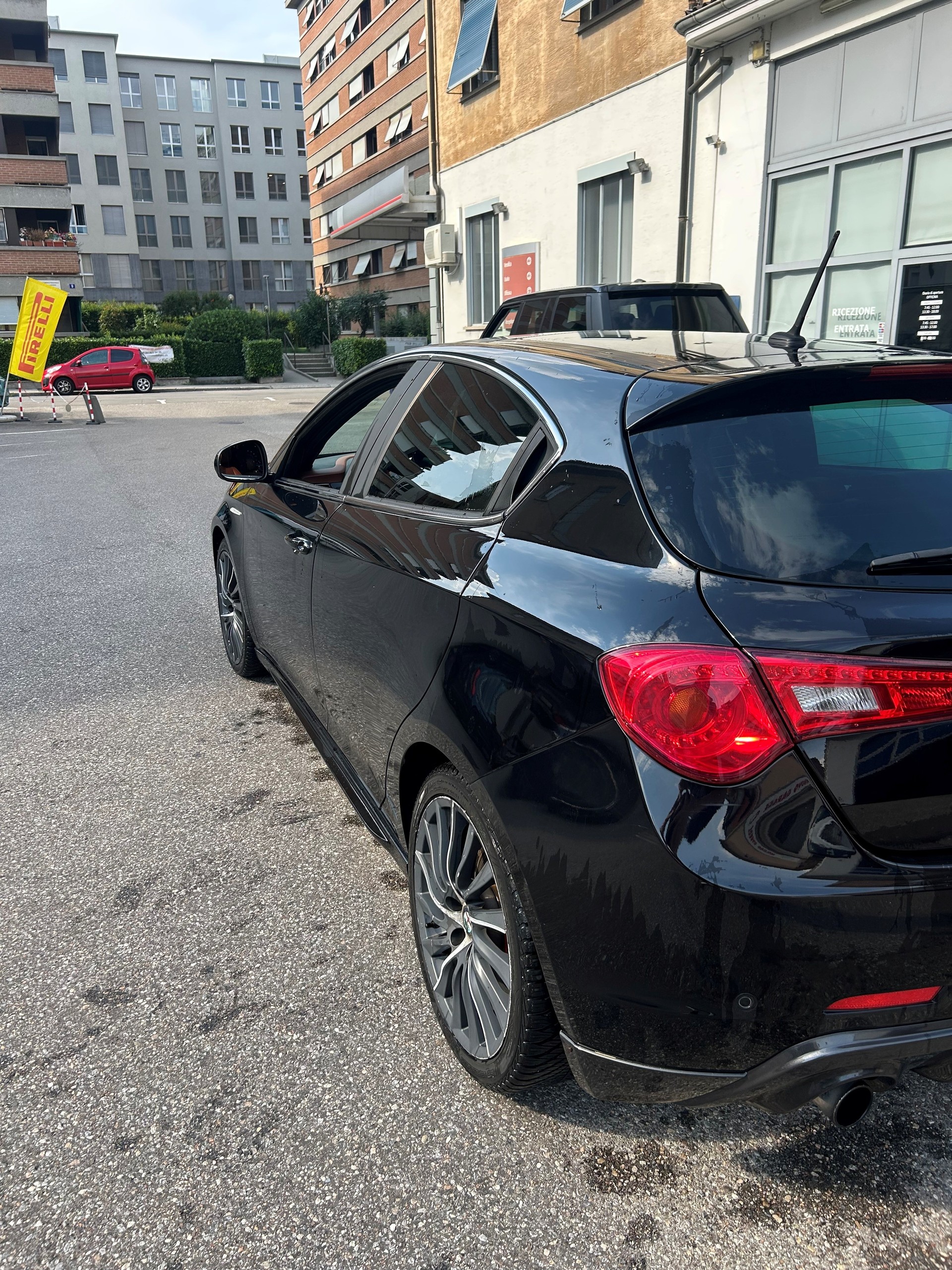 ALFA ROMEO Giulietta 1750 TBi Quadrifoglio Verde TCT-image-2