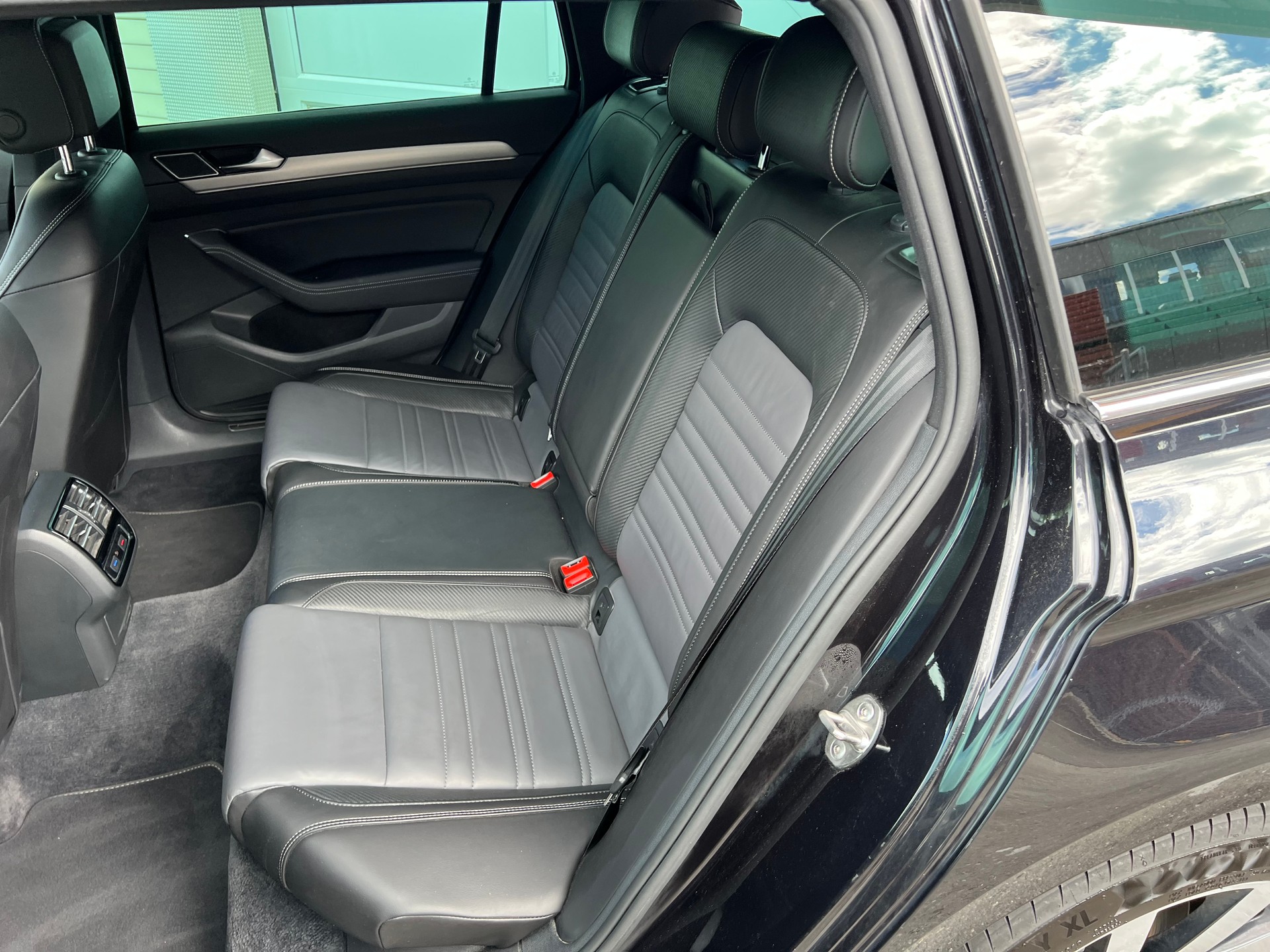 VW Passat Variant 2.0 TSI R-Line Highline 4x4 DSG PS 280 *** Leder * Head-Up Display * AHK 2200 kg.* 1 Jahr Garantie möglich **-image-9