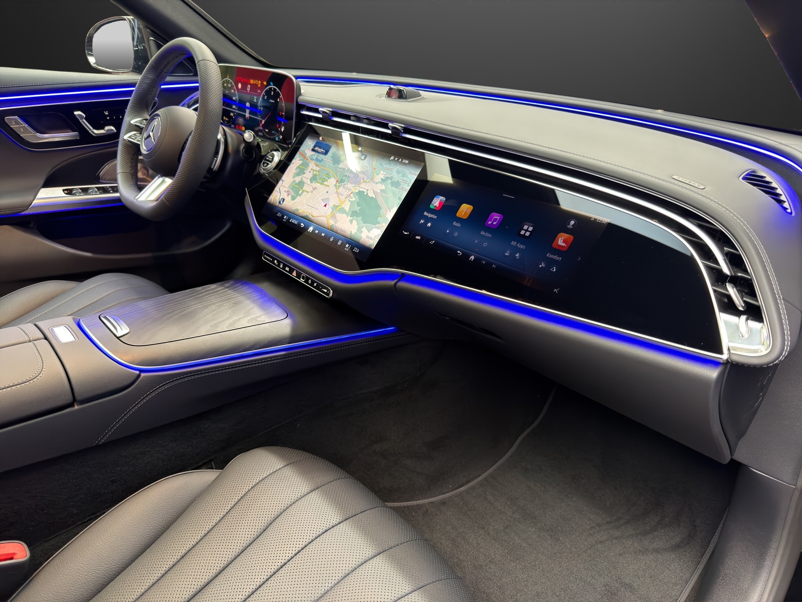 MERCEDES-BENZ E 220 d 4MATIC T-Modell "Swiss Star"-image-8