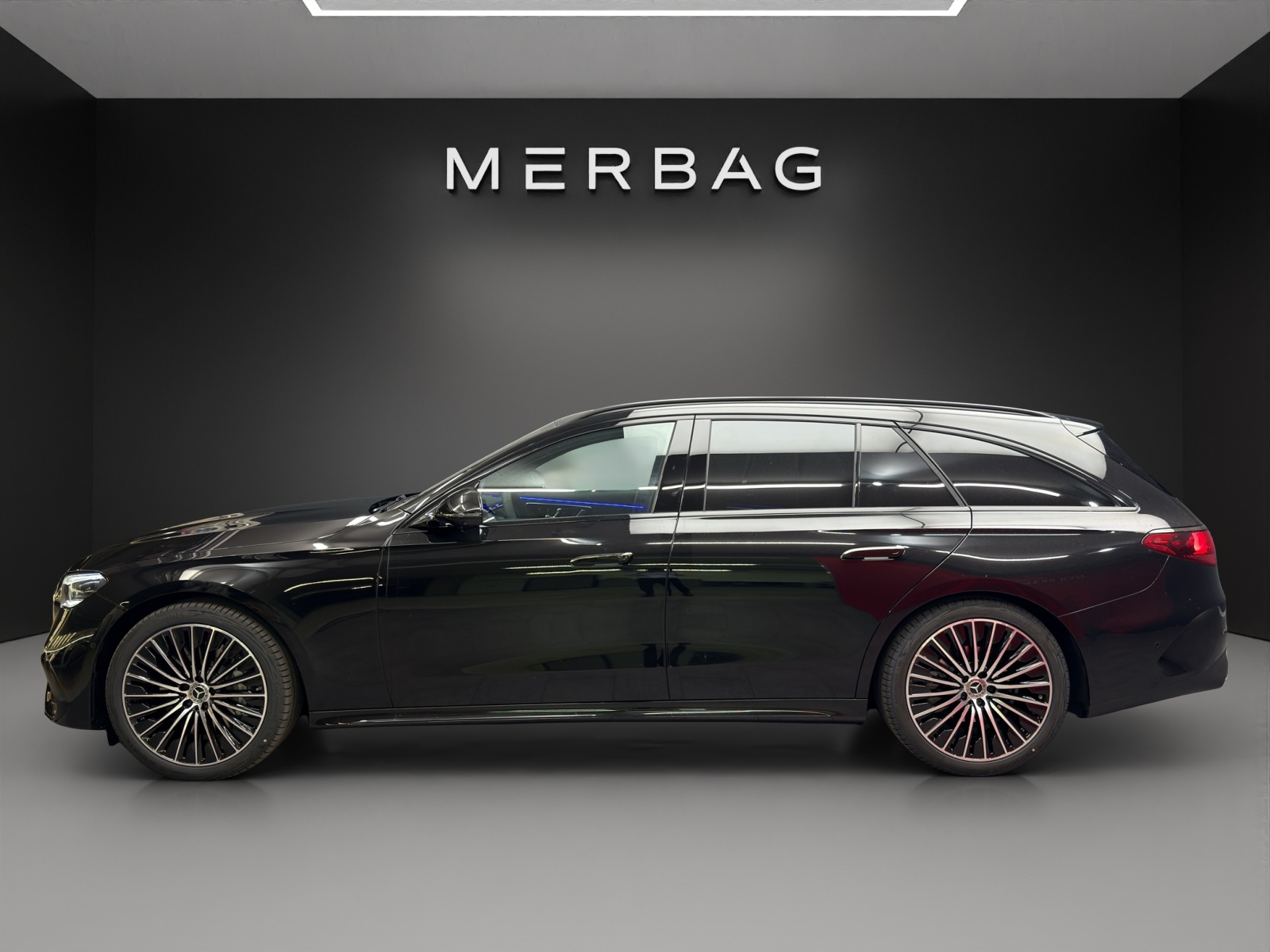 MERCEDES-BENZ E 220 d 4MATIC T-Modell "Swiss Star"-image-2