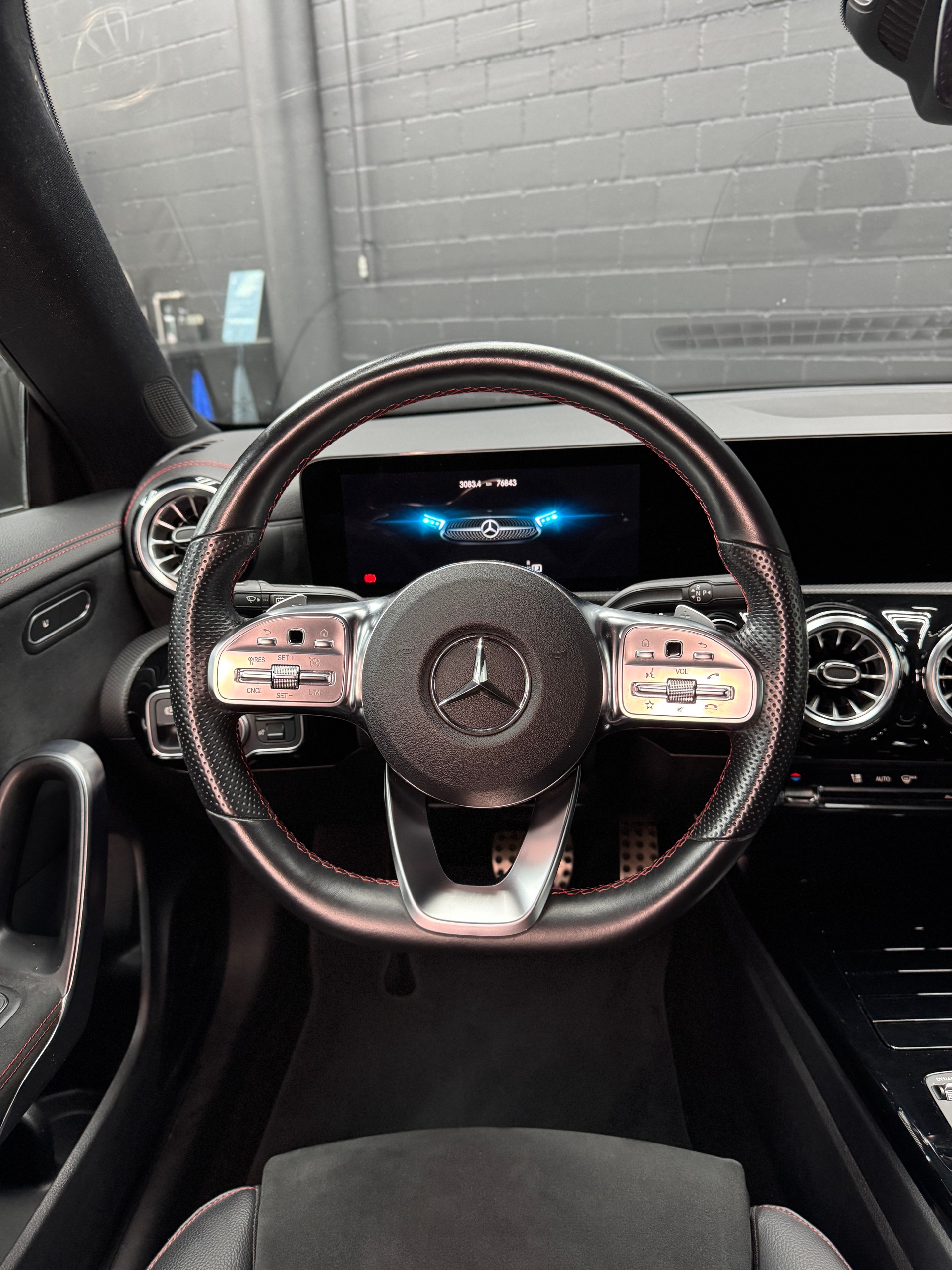 MERCEDES-BENZ CLA 200d 4matic AMG line-image-10