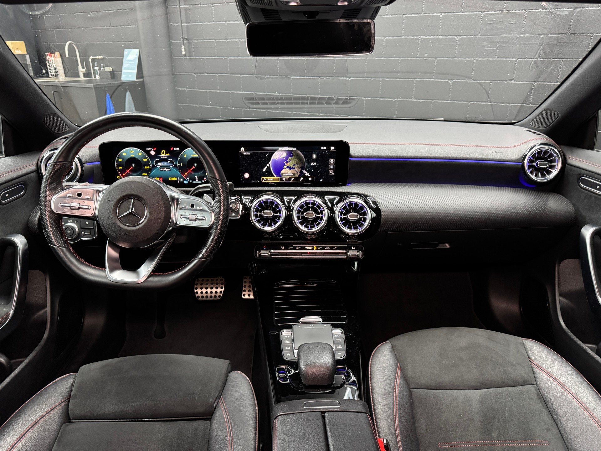 MERCEDES-BENZ CLA 200d 4matic AMG line-image-9