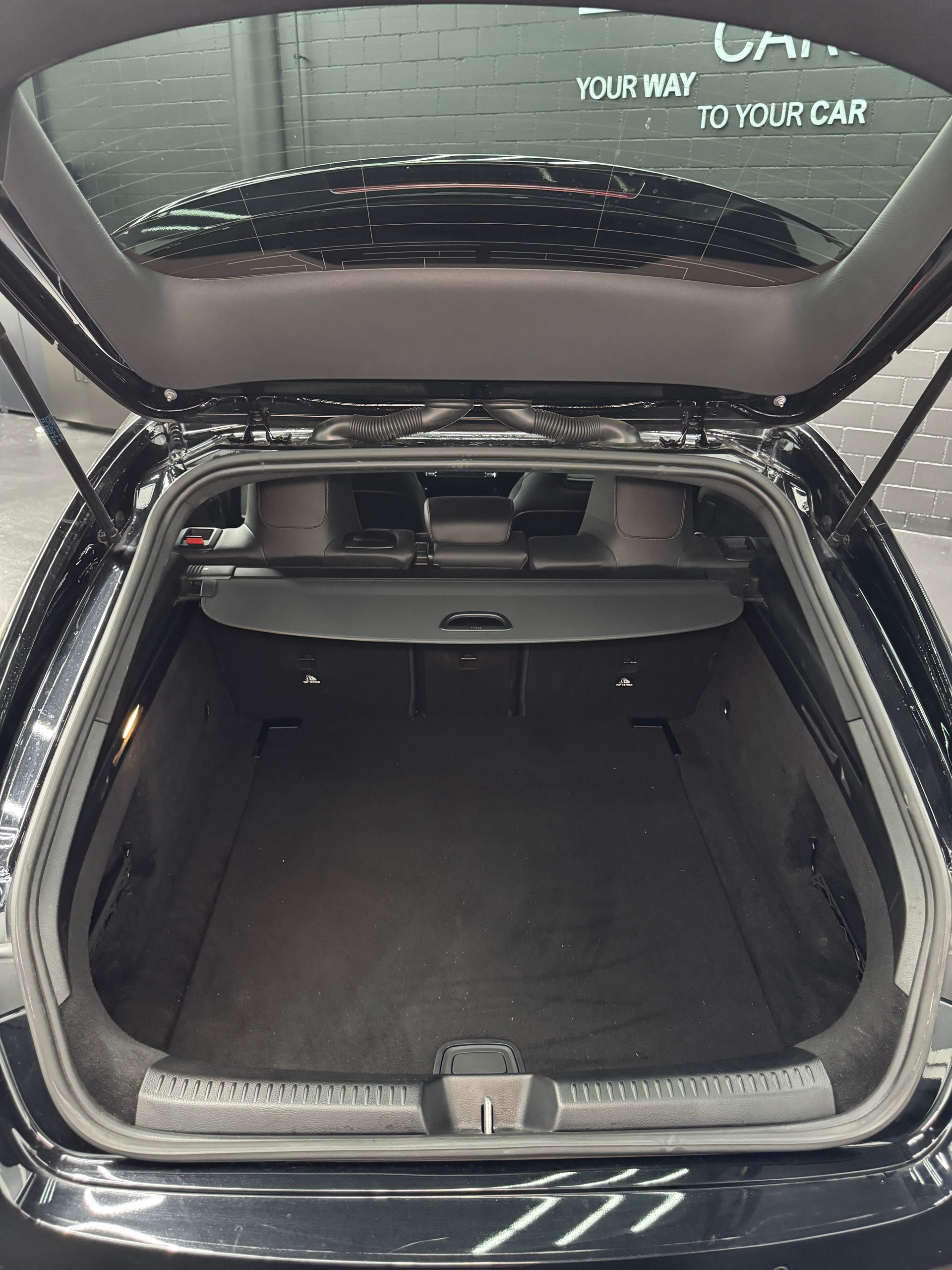 MERCEDES-BENZ CLA 200d 4matic AMG line-image-13