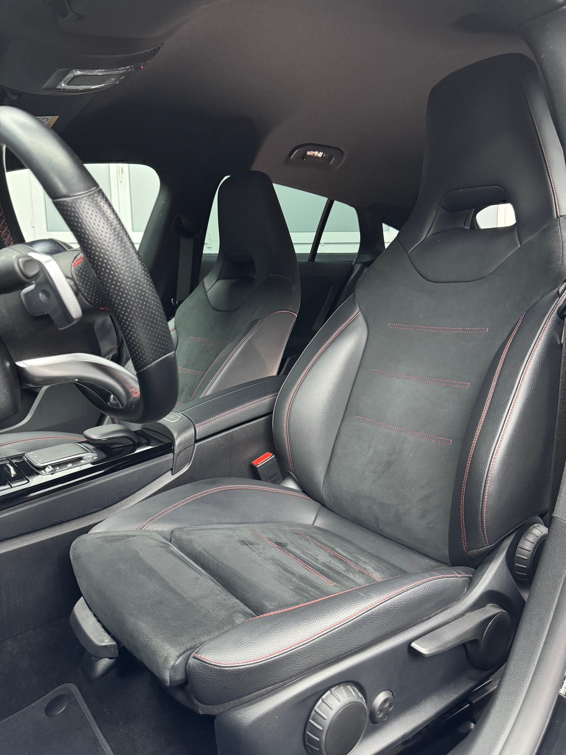 MERCEDES-BENZ CLA 200d 4matic AMG line-image-8