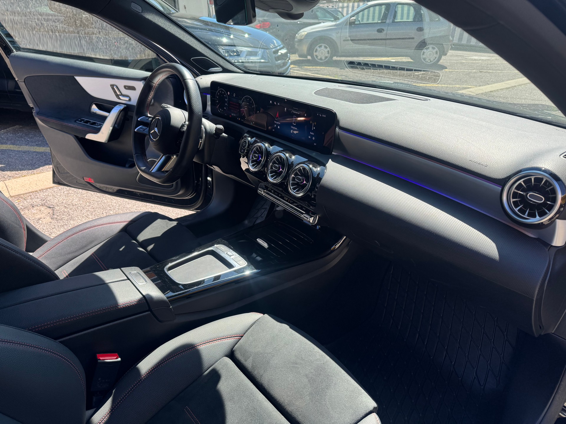 MERCEDES-BENZ A 200 7G-DCT-image-8